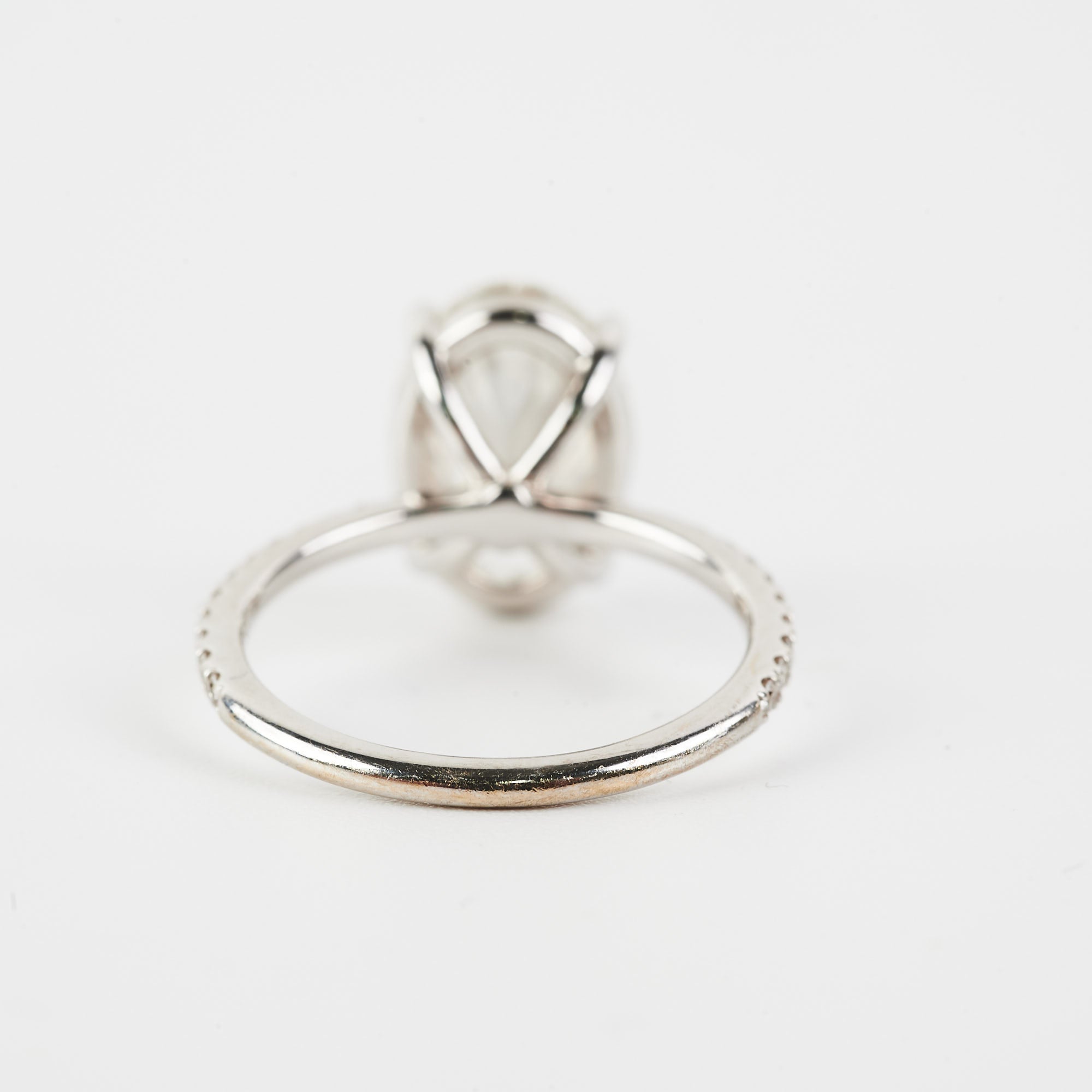 4.05 Carat Lab-Grown Oval Diamond Engagement Ring for Women - Elegant Wedding, Proposal & Anniversary Jewelry Gift