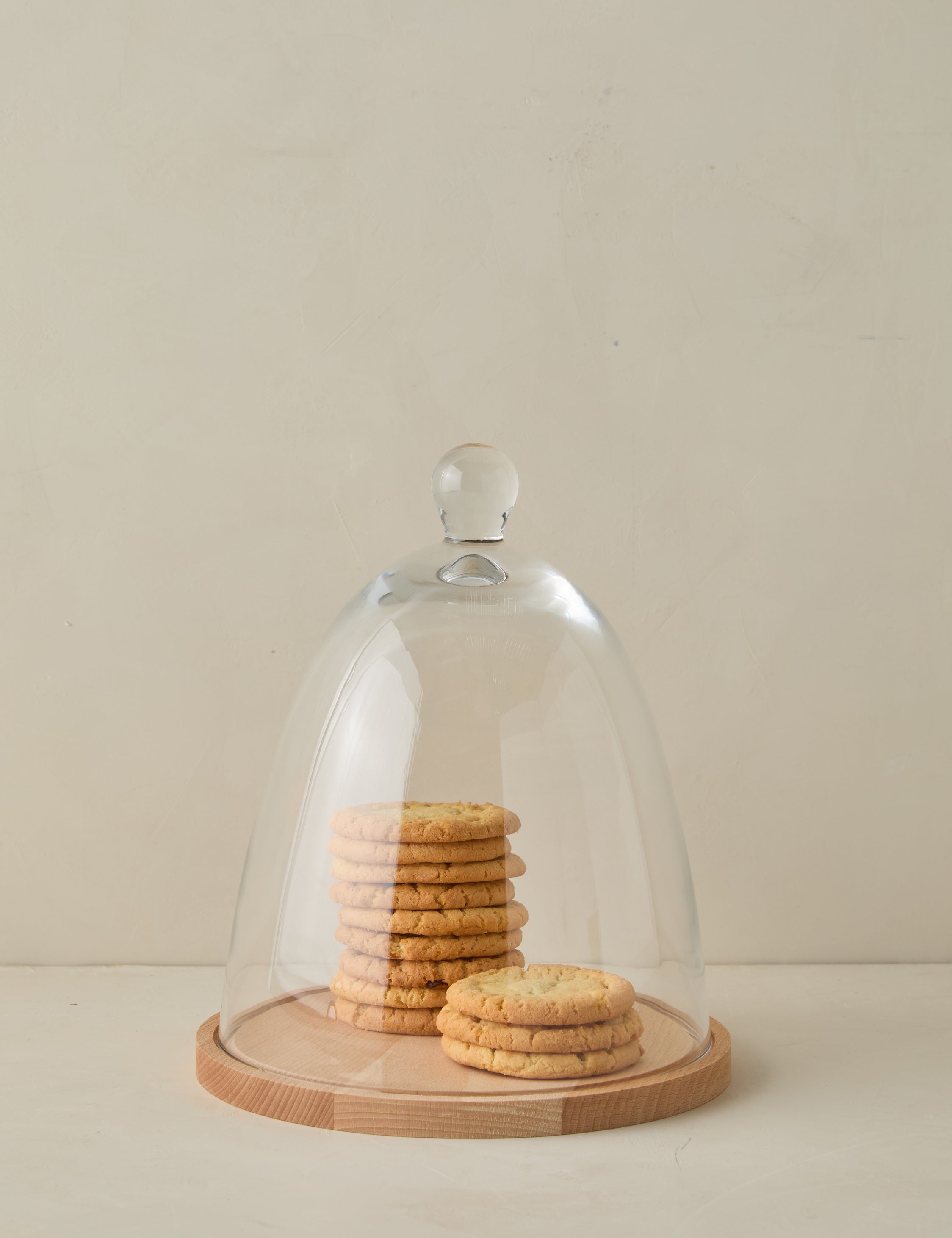 Elegant Glass Dome with Wood Base - Display Case for Collectibles, Jewelry & Keepsakes - Perfect for Home Decor, Wedding Centerpieces & Gift Presentation by etúHOME