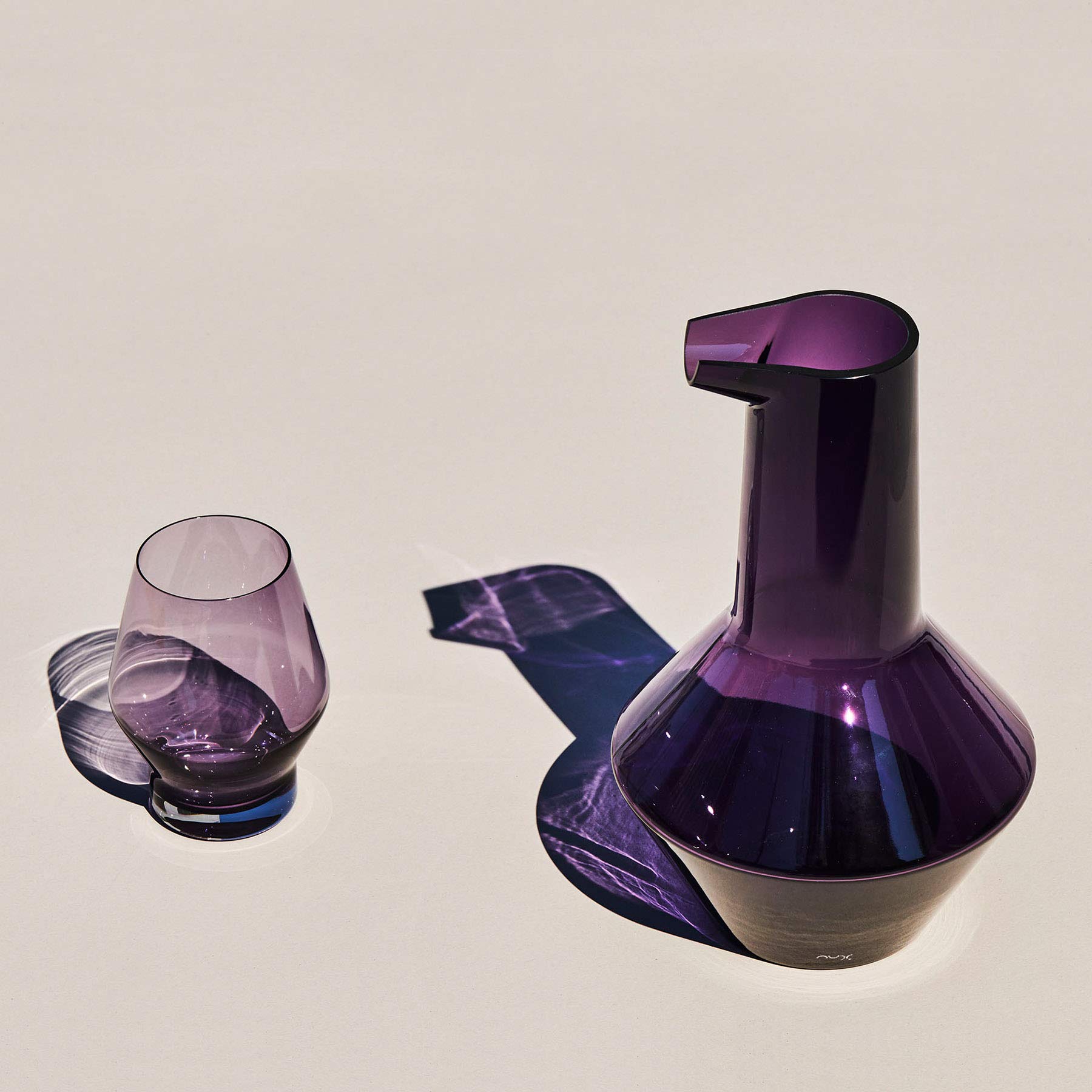 Lead-Free Crystal Purple Glass Wine Decanter & Carafe - Elegant for Water, Wine, and Beverage Serving - Perfect for Dinner Parties, Weddings, and Home Entertaining