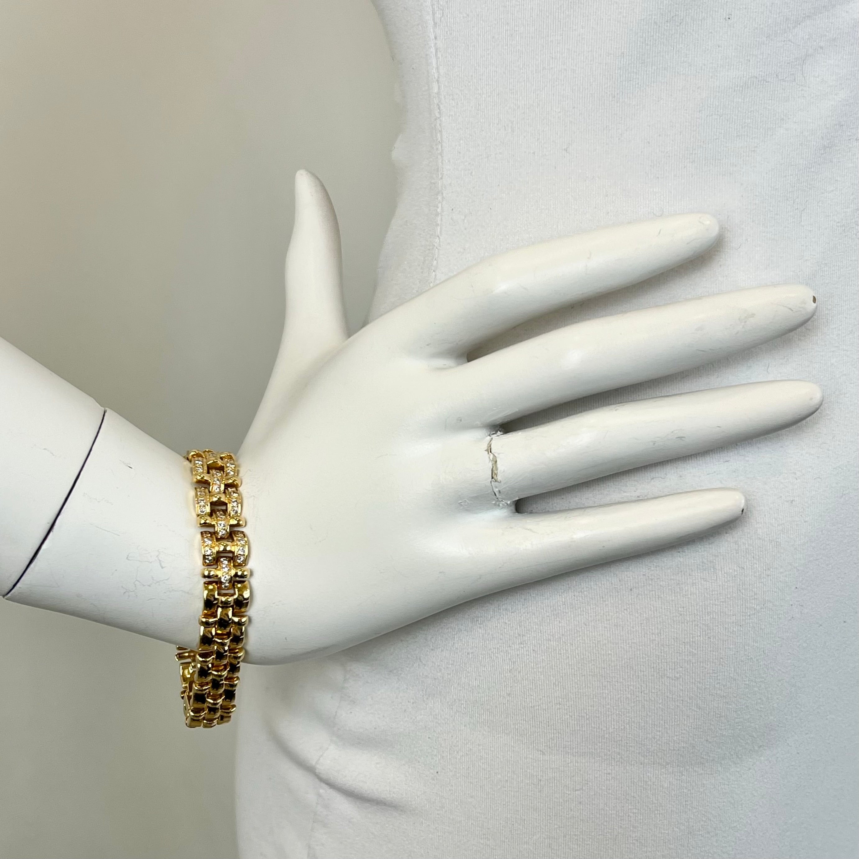 18K Gold Diamond Bracelet for Women - Elegant & Luxurious Jewelry Gift for Anniversary, Wedding, or Special Occasions