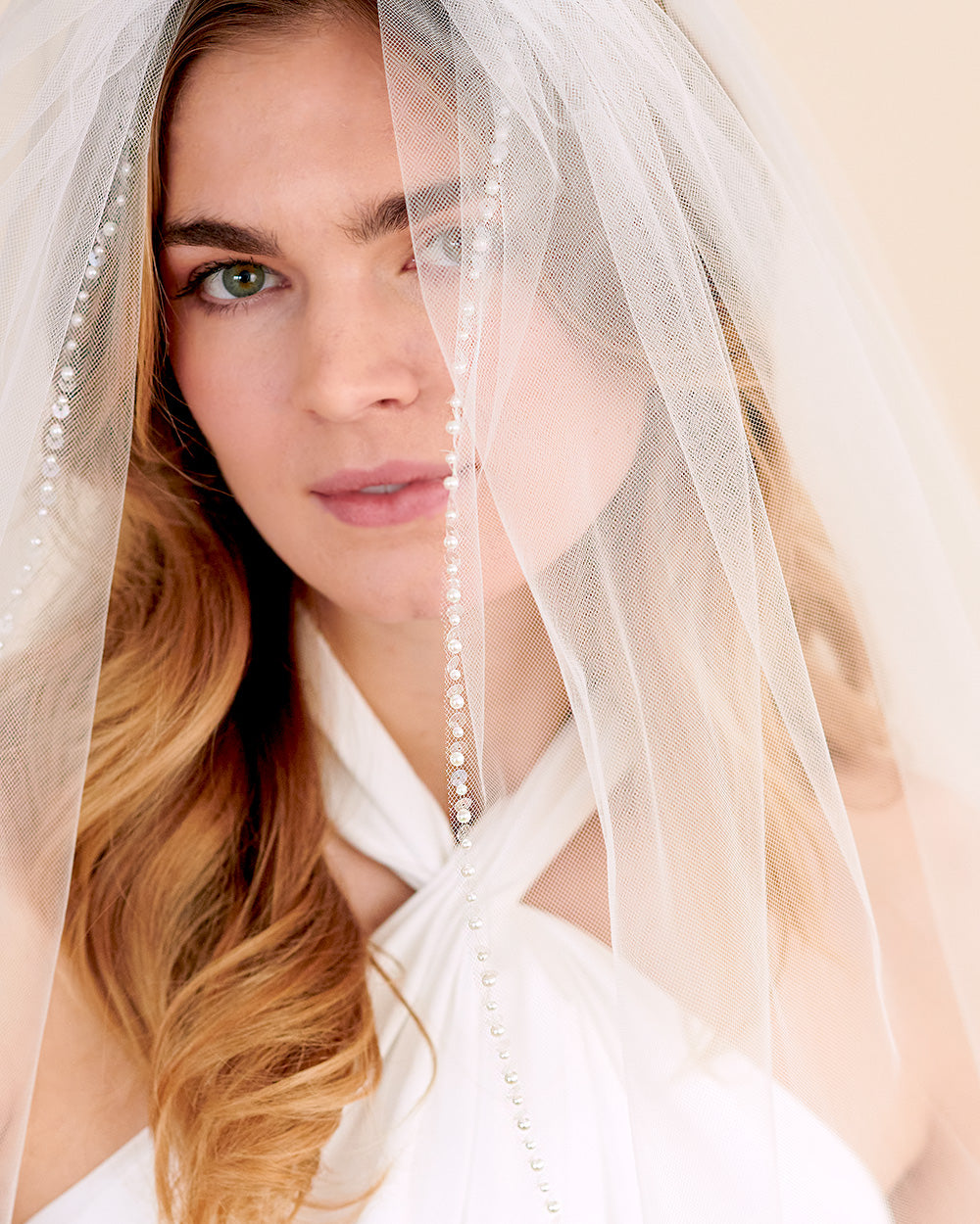 Elegant Pearl & Sequin Wedding Veil - Bridal Accessories for Bride, Bridesmaids & Formal Occasions - Perfect for Church Weddings, Photoshoots & Special Events