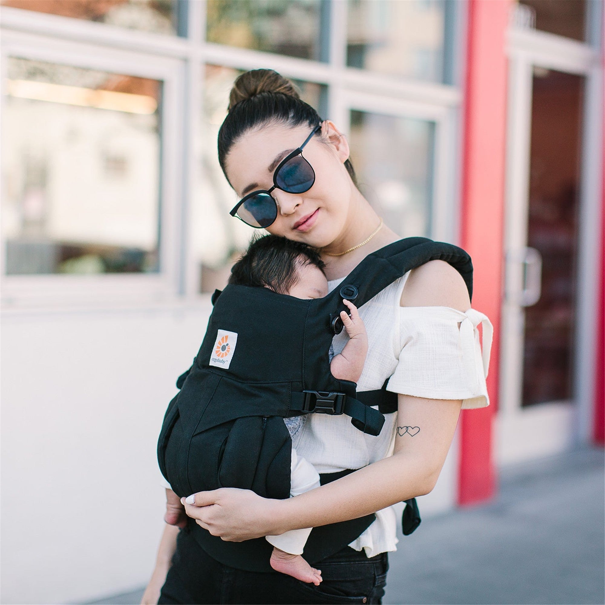 Ergobaby Omni 360 Baby Carrier - Pure Black | Adjustable Ergonomic Infant Carrier for Newborn to Toddler | Perfect for Hiking, Travel & Everyday Use