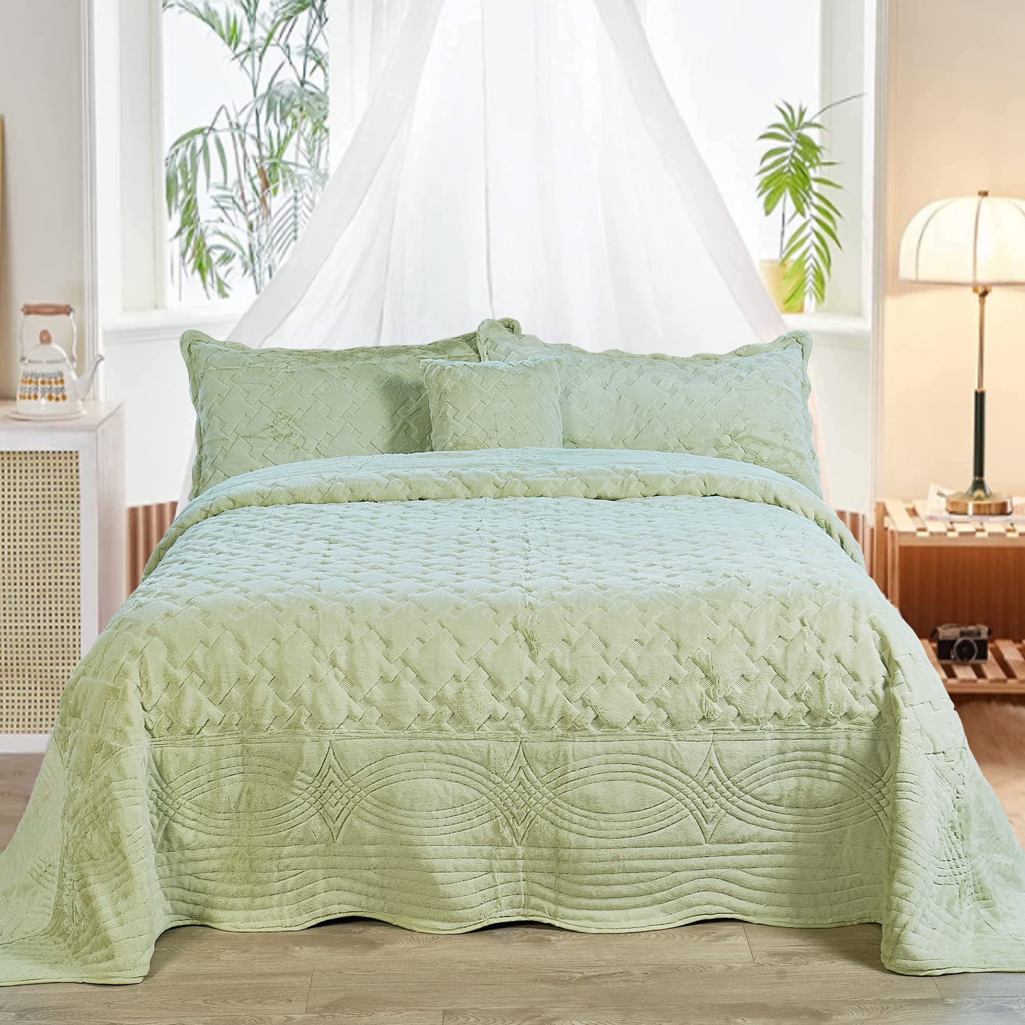 Premium Oversized King 4-Piece Faux Fur Quilted Bedding Set - Soft Plush Warm Breathable Tatami Bedspread with Matching Shams (120