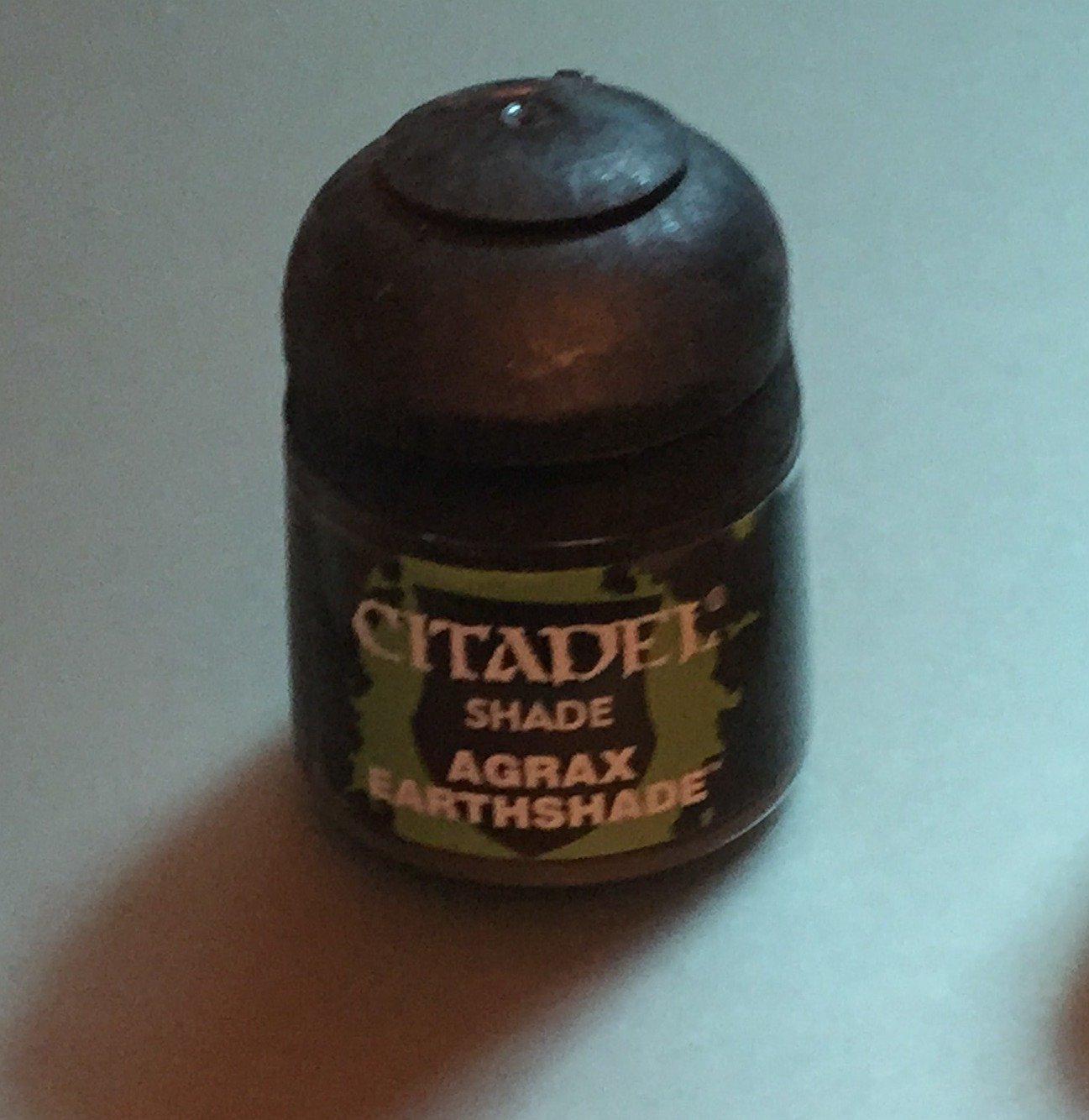 Games Workshop Citadel Shade: Agrax Earthshade - Miniature Paint Wash for Warhammer & Tabletop Gaming - Perfect for Shading & Weathering Models