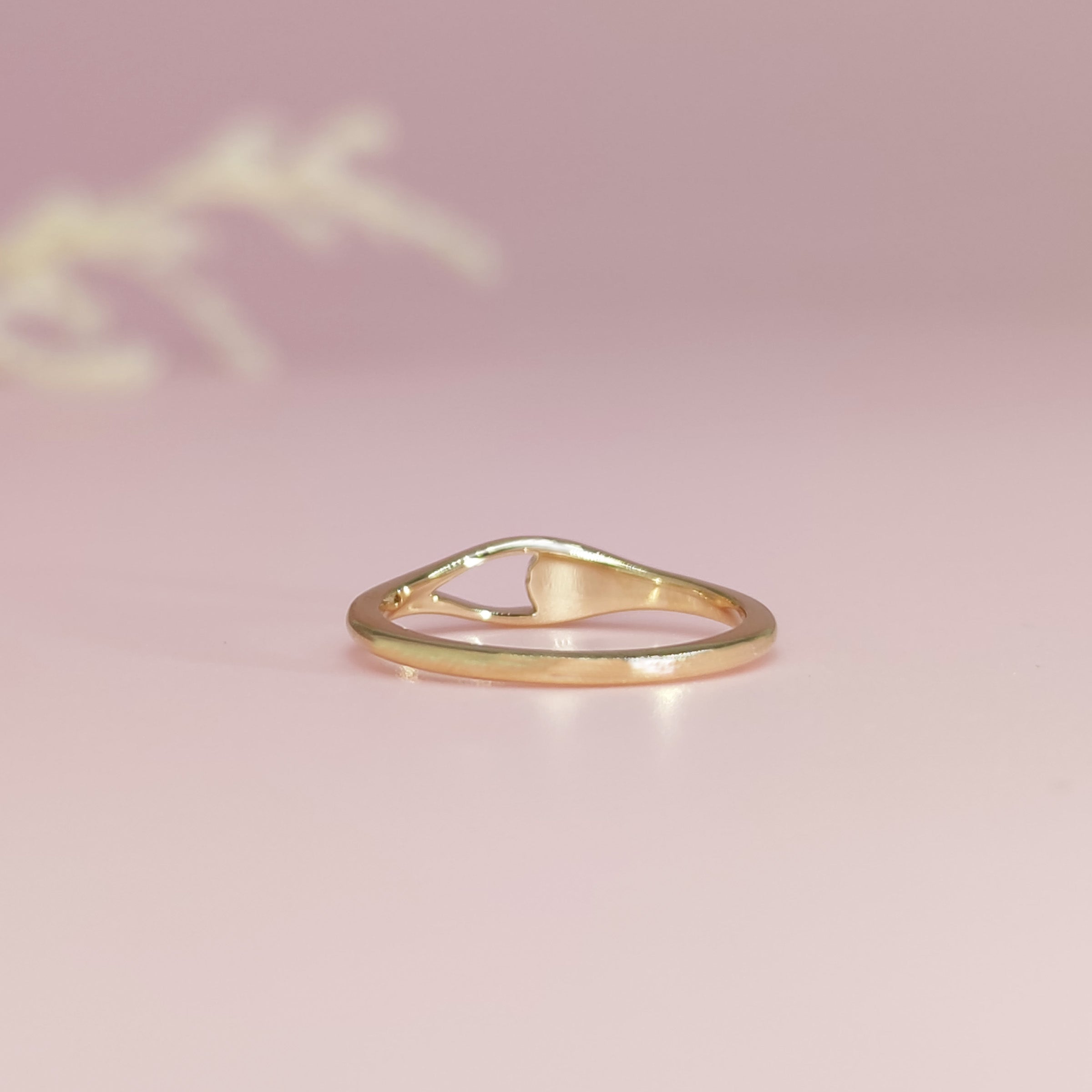 Elegant Gold Ashes Ring for Men & Women - Handcrafted Memorial Jewelry for Loved Ones - Perfect for Remembrance, Gifts & Special Occasions