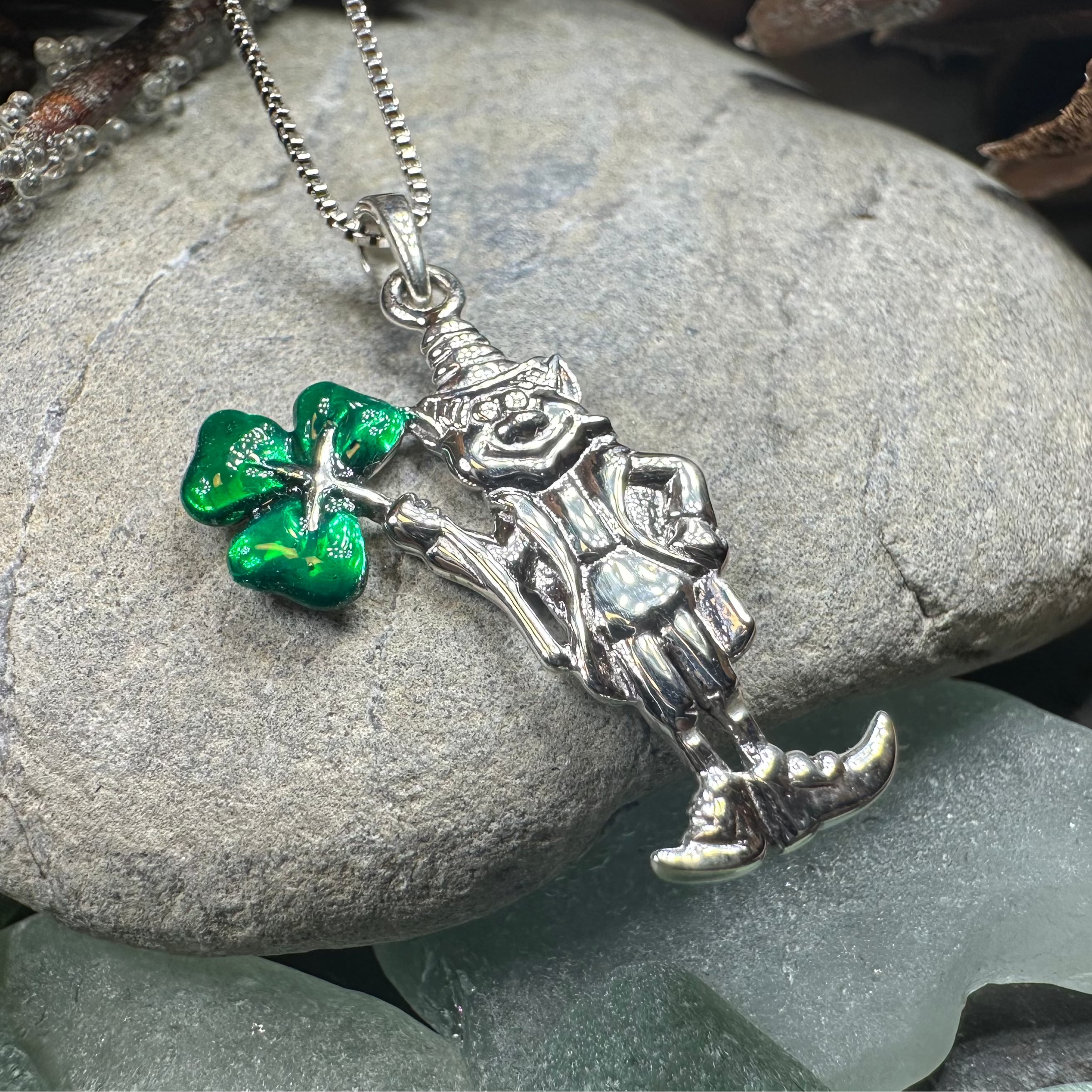 Celtic Leprechaun Shamrock Necklace - Irish Clover Pendant for St. Patrick's Day - Perfect for Parties, Gifts & Irish Pride