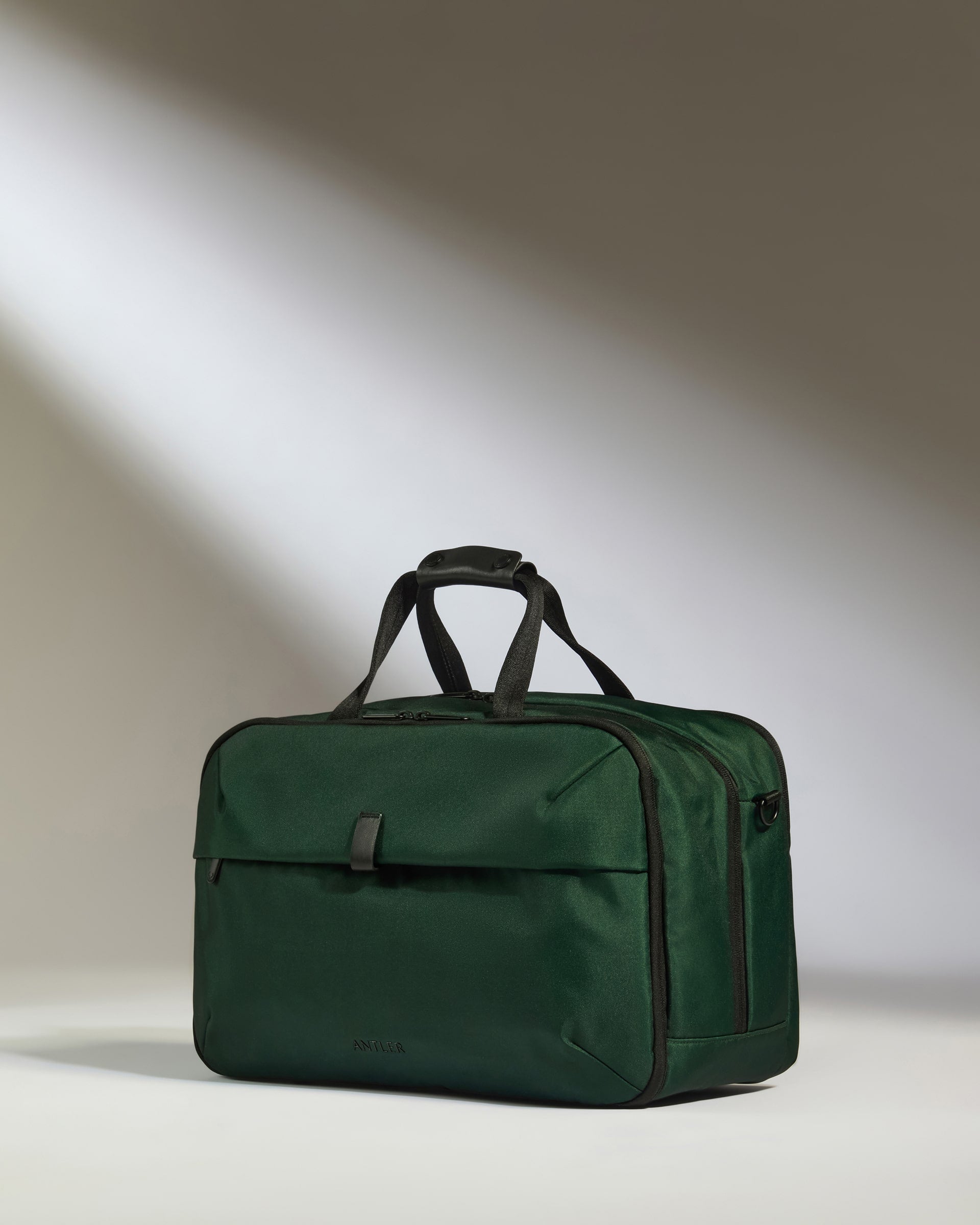 Stylish Antler Green Overnight Bag for Travel & Gym - Durable Urban Light Carry-On with Spacious Compartments - Perfect for Weekend Getaways, Business Trips & Workouts