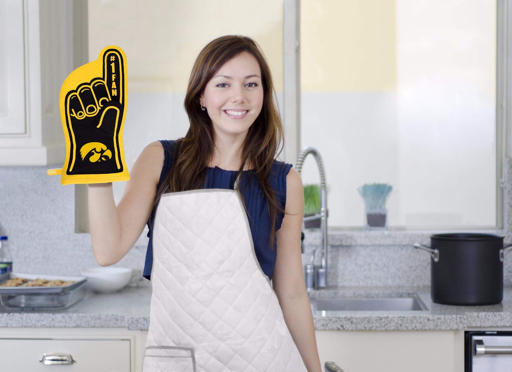 YouTheFan NCAA #1 Oven Mitt - Heat Resistant College Sports Team Logo Kitchen Glove for Baking, Grilling & Cooking - Perfect for Game Day Tailgates & College Football Party Decor