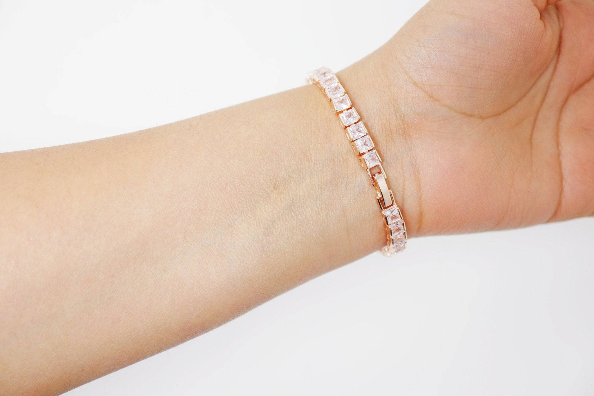 Elegant Crystal Bracelet for Women - Dainty Delicate Wedding Jewelry, Bridesmaid Gift, Bride Bracelet - Perfect for Weddings, Parties & Special Occasions