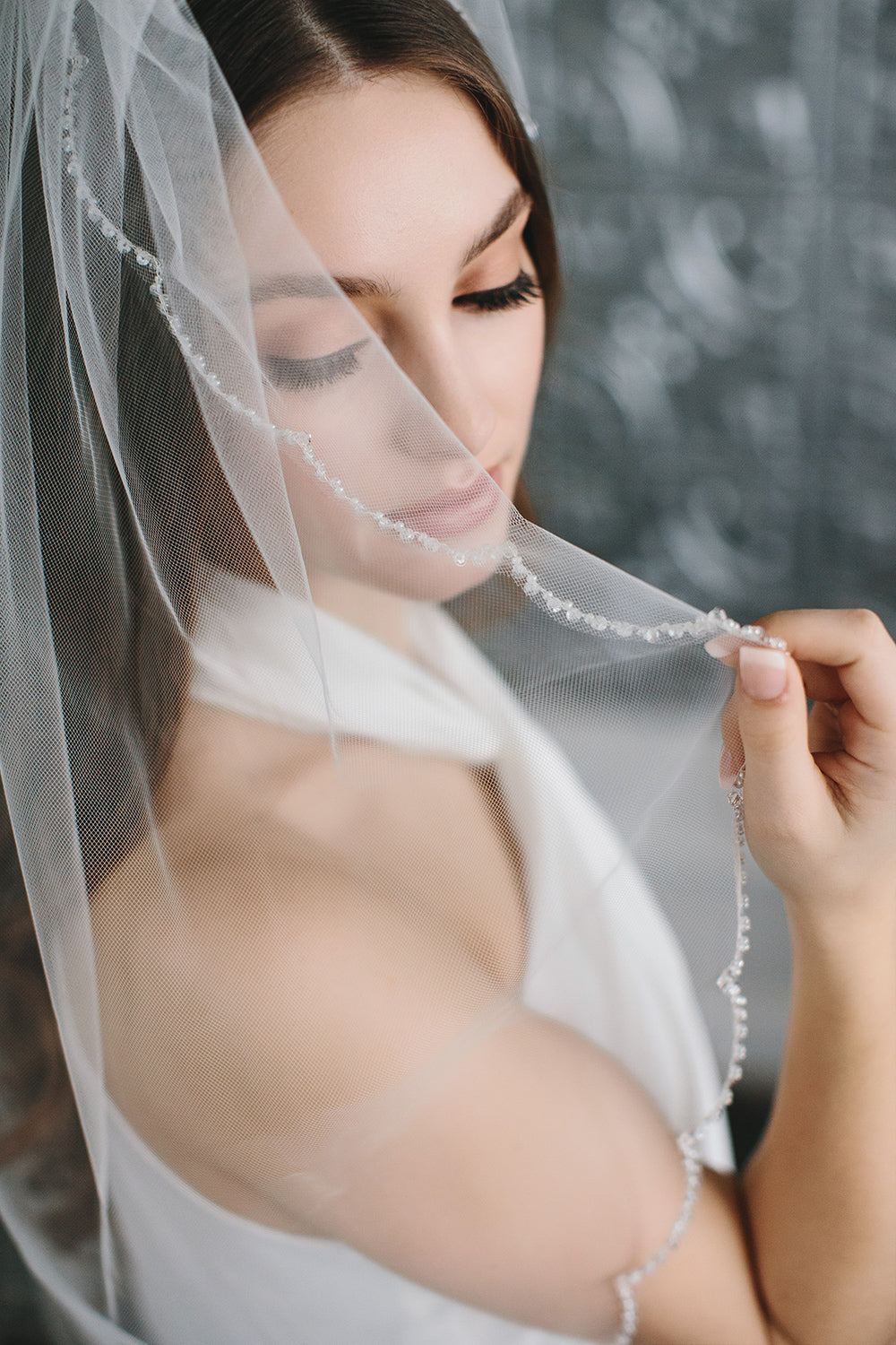 Kelly Scalloped Edge Veil - Elegant Lace Wedding Veil for Brides | Perfect for Church Ceremonies, Outdoor Weddings & Photoshoots