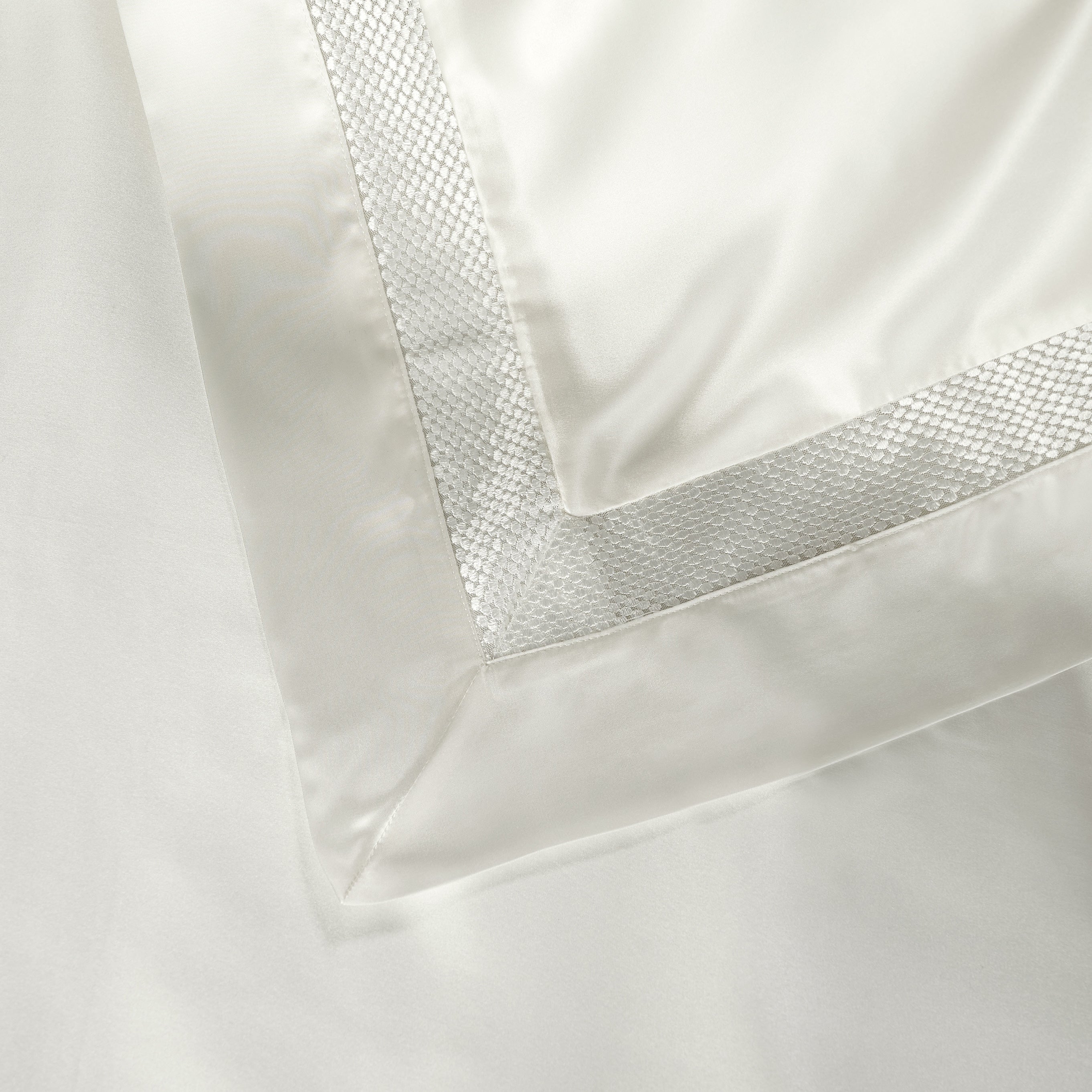 Seta Couture™ 100% Mulberry Silk Pillowcase Set - Albescent White - Luxurious Soft & Hypoallergenic for Hair & Skin Care - Perfect for Bedroom, Spa & Travel