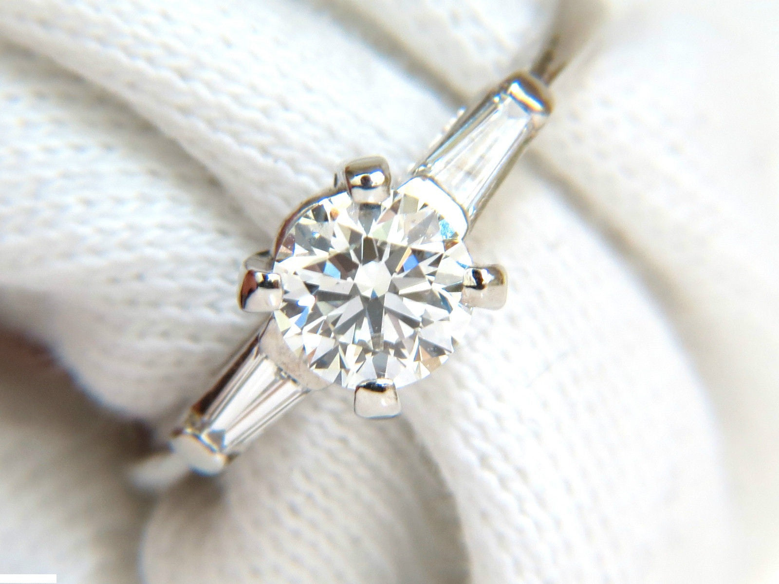 1.04CT GIA Certified Ideal Cut Round Brilliant Diamond Ring in Platinum - G/VS2 Clarity for Engagement, Wedding & Anniversary Gifts