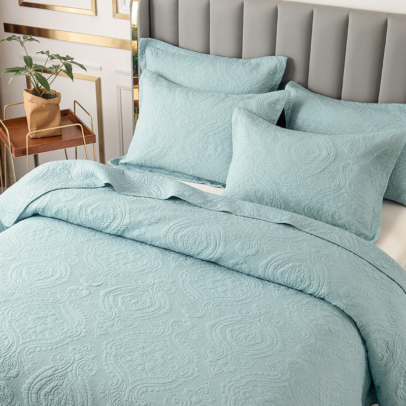 Aramis Reversible 3-Piece Damask Quilt Set - King Size Bedding with Matching Pillow Shams - Luxury Bedroom Decor for Master & Guest Rooms