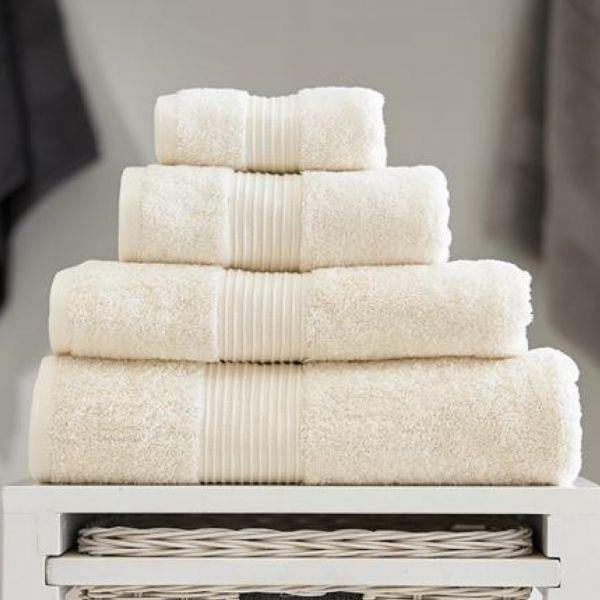 Premium Pima Cotton Bath Towel - 650gsm Ultra Soft & Absorbent, Cream - Luxury Spa, Hotel & Home Bath Essentials