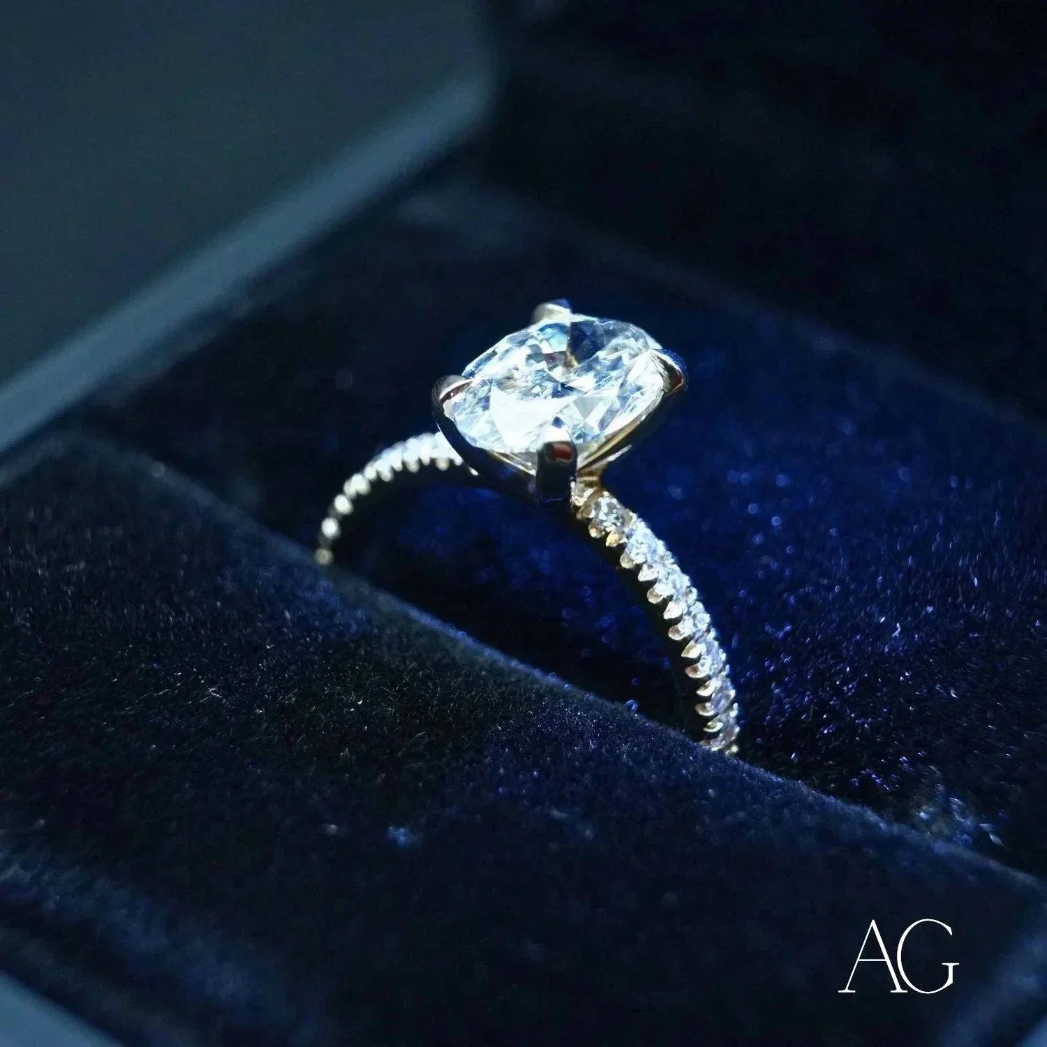 18K Gold Oval Diamond Engagement Ring for Women - Elegant Solitaire Wedding Band, Perfect for Proposals, Anniversaries & Special Occasions