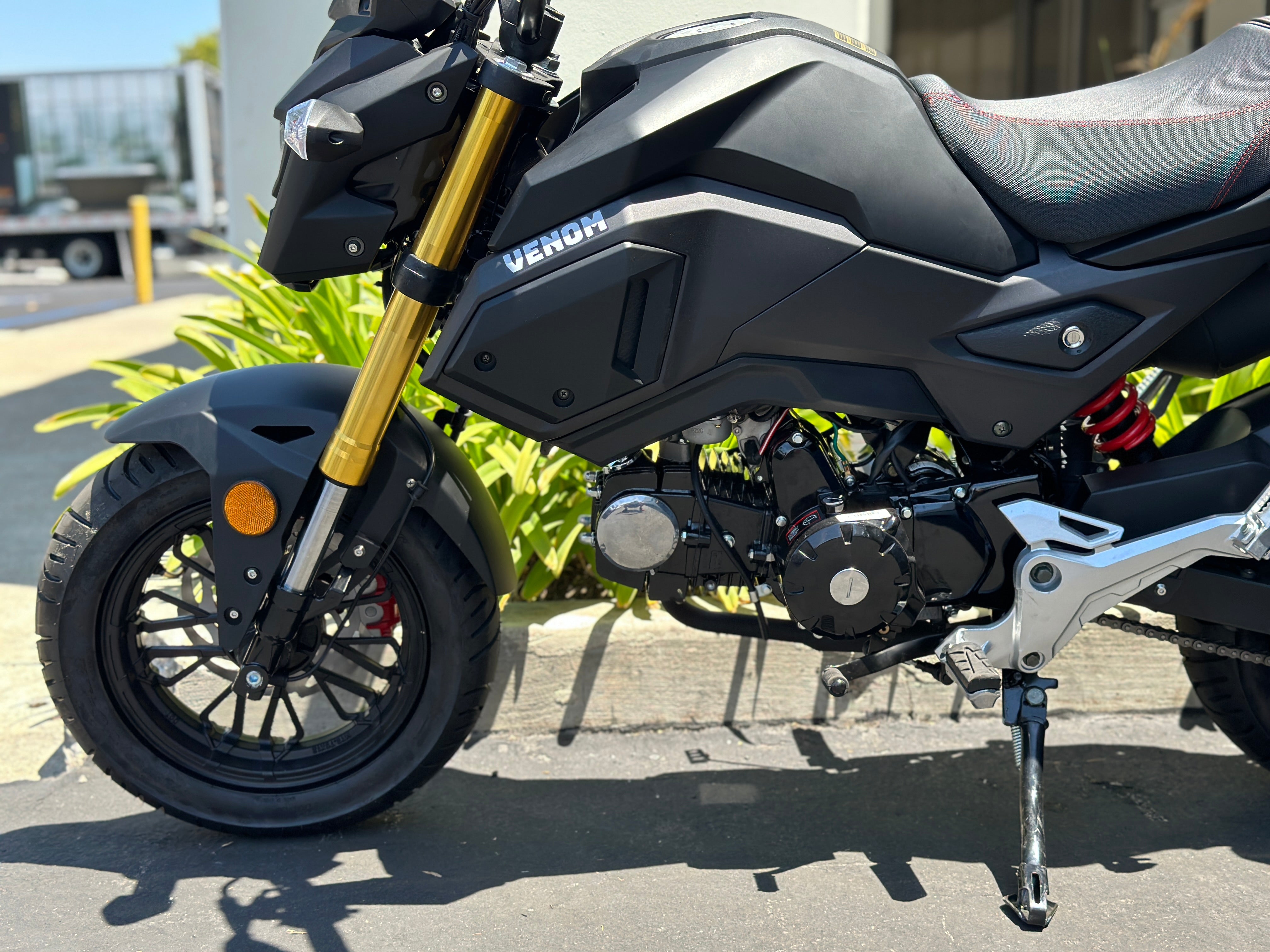 Venom X20 125cc 4-Speed Gas-Powered Motorcycle - Dirt Bike for Adults & Teens - Off-Road, Trail Riding & Commuting