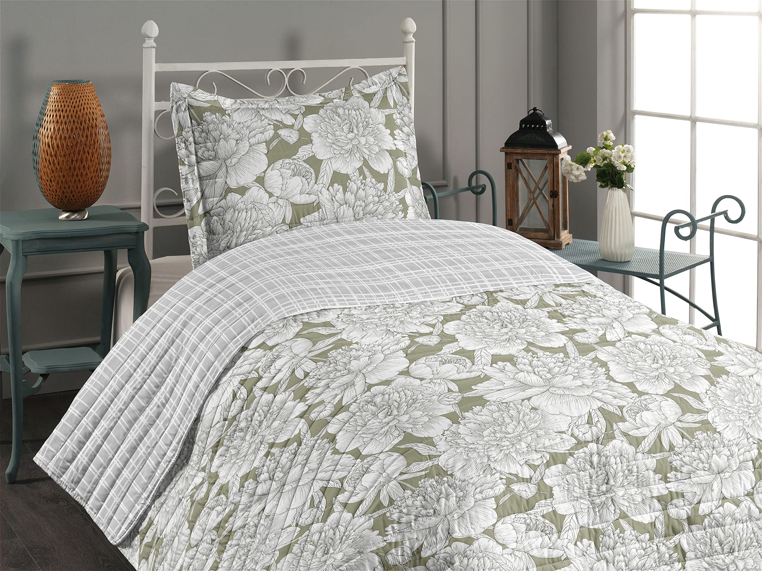 Ambesonne Floral Reversible Bedspread Set - Hand Drawn Rose, Chamomile & Peonies Design - Microfiber Twin Size Bedding with Pillow Shams - Slate Brown - Perfect for Boho Bedroom Decor & Guest Room Styling