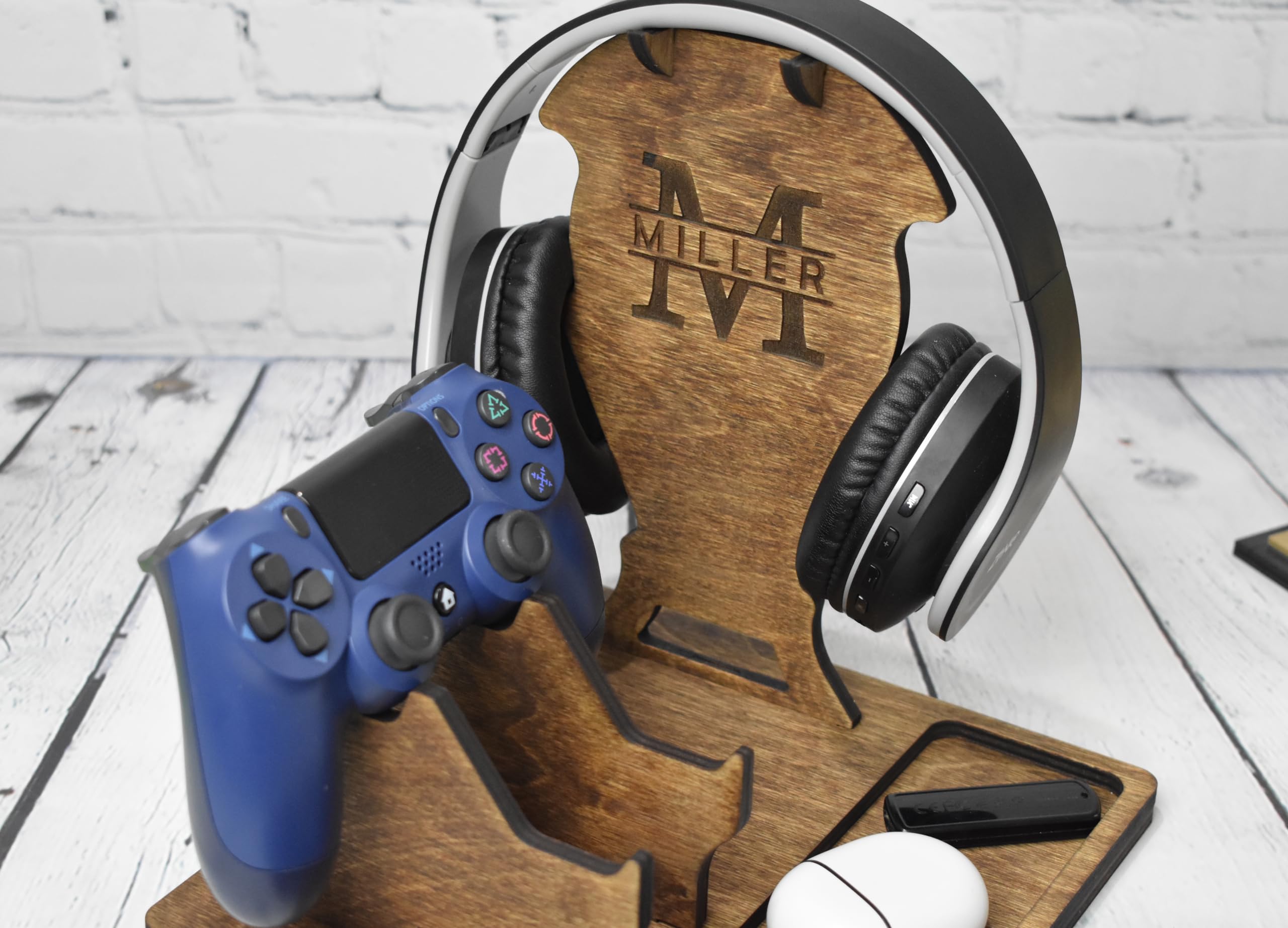 Wooden Headphone & Controller Stand - Gaming Gift for Christmas & Home Use