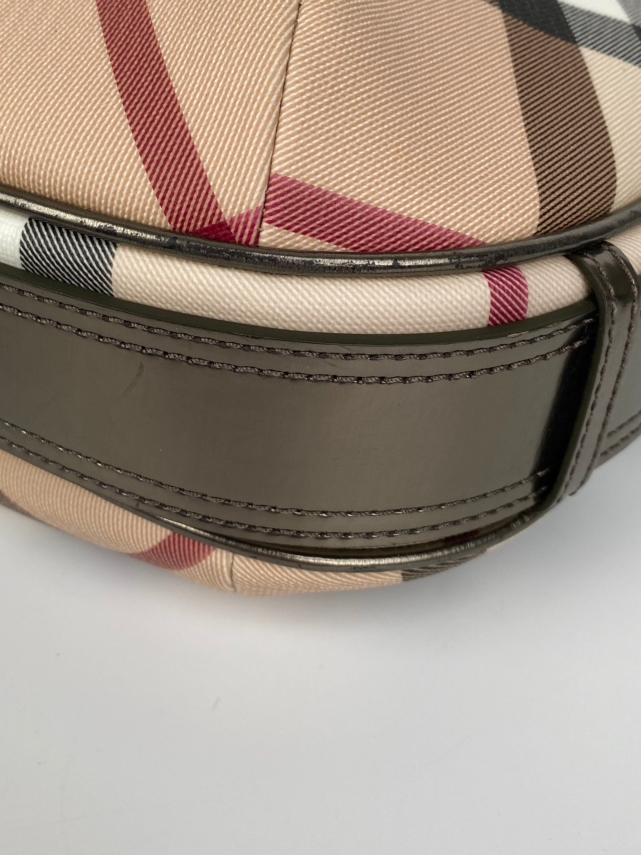 Burberry Large Haymarket Check Tote Bag - Luxury Designer Handbag for Women, Stylish & Spacious Shoulder Bag - Perfect for Work, Travel & Everyday Use