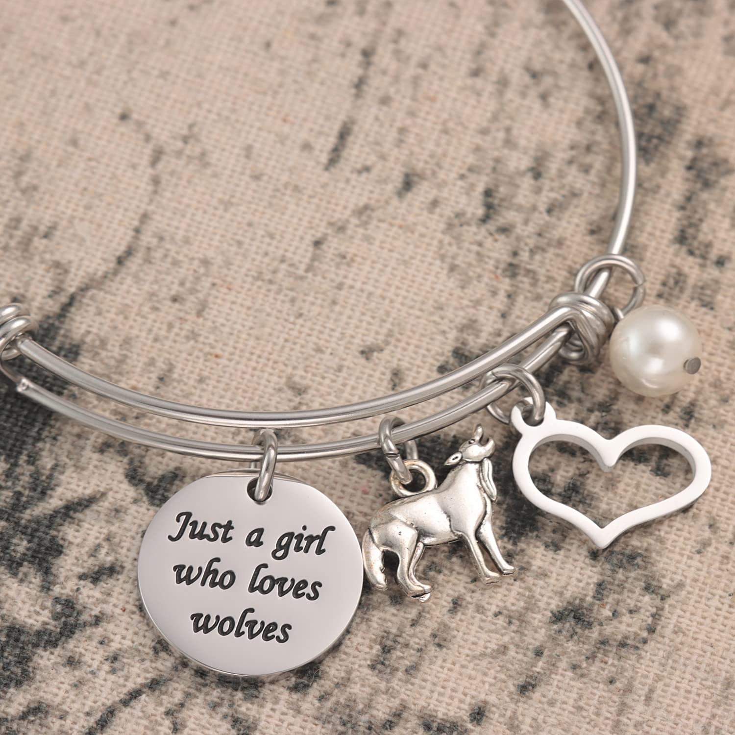 Wolf Bracelet for Women - Stylish Wolf Lover Jewelry Gift for Teens & Wolf Enthusiasts - Perfect for Nature Lovers, Outdoor Adventures & Wolf-Themed Parties