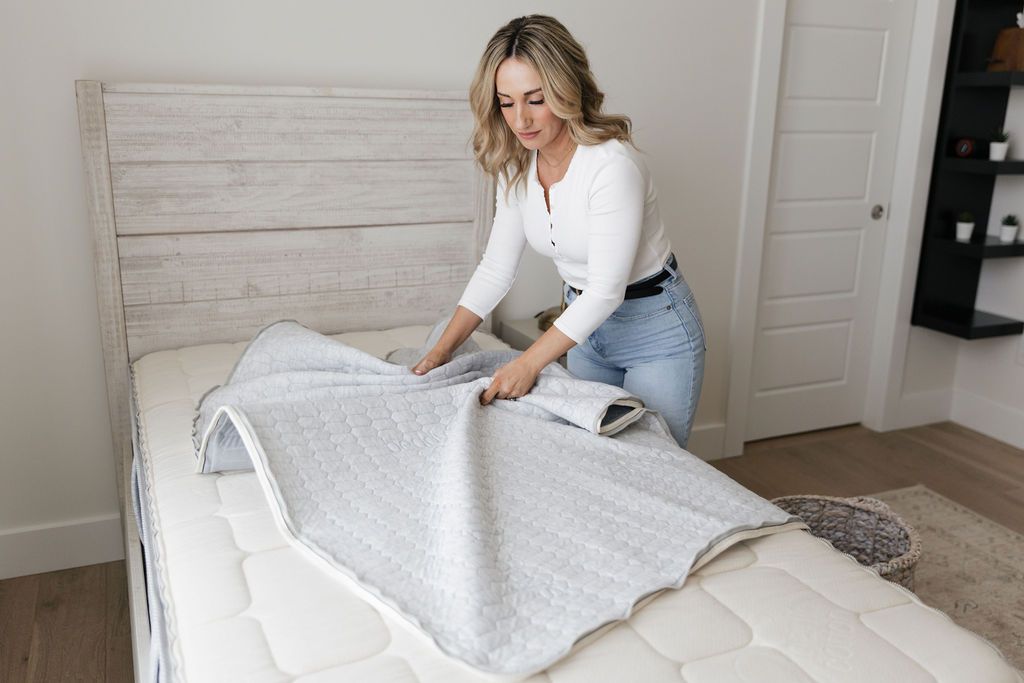 ZipClean Mattress Protector - Waterproof, Hypoallergenic, Breathable Queen Size for Allergy Relief & Bedwetting Protection - Perfect for Kids, Adults & Pet Owners