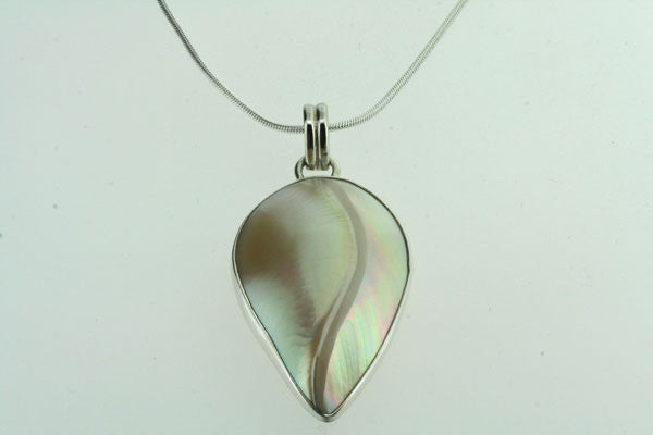Nautilus Shell Pendant Necklace - 2mm x 45cm Snake Chain for Women - Perfect for Beach Vacations, Boho Fashion & Gift Giving