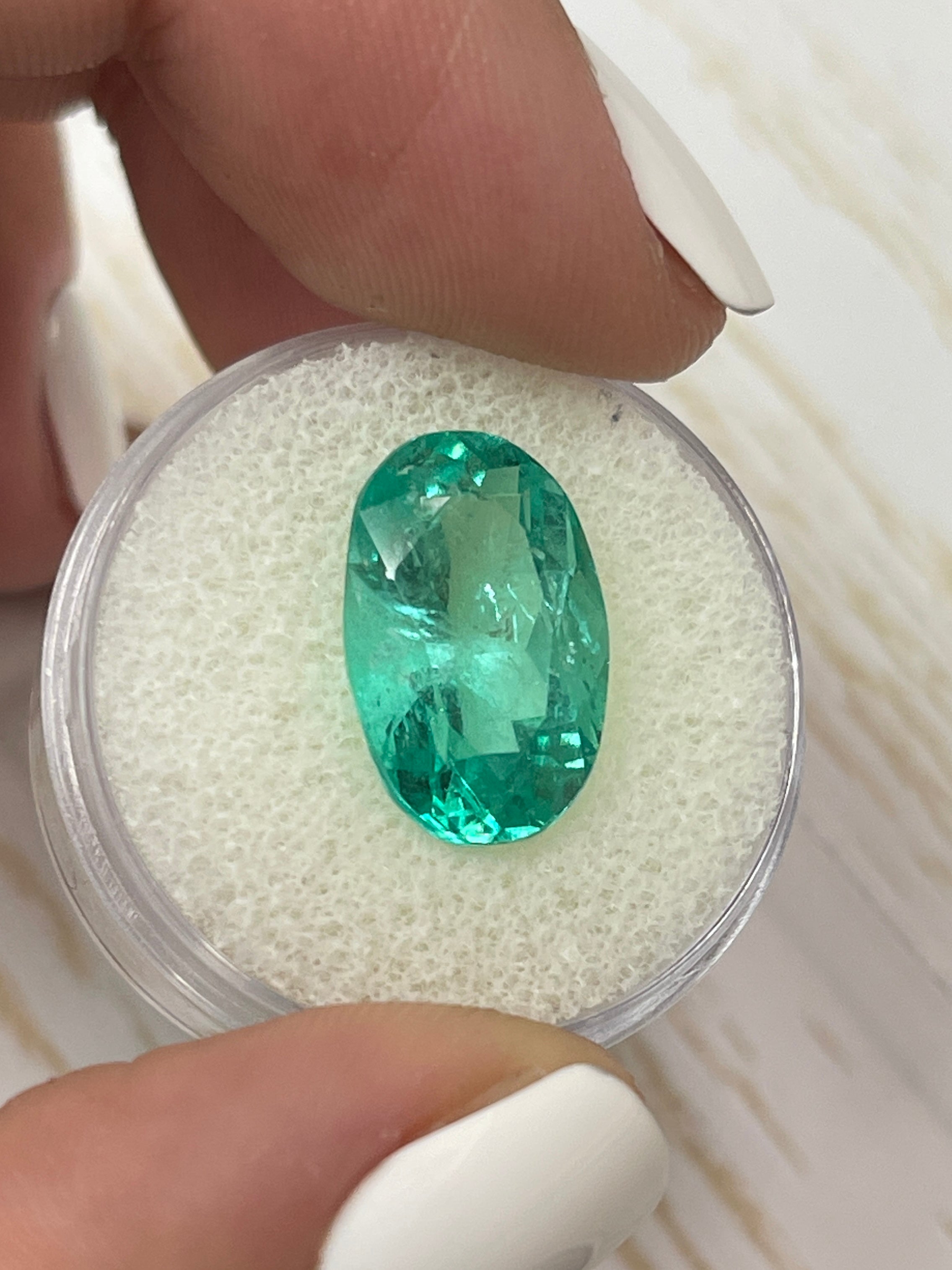 7.55 Carat 16x10mm Bluish Green Natural Colombian Emerald Oval Cut Loose Gemstone for Jewelry Making, Engagement Rings & Luxury Gifts