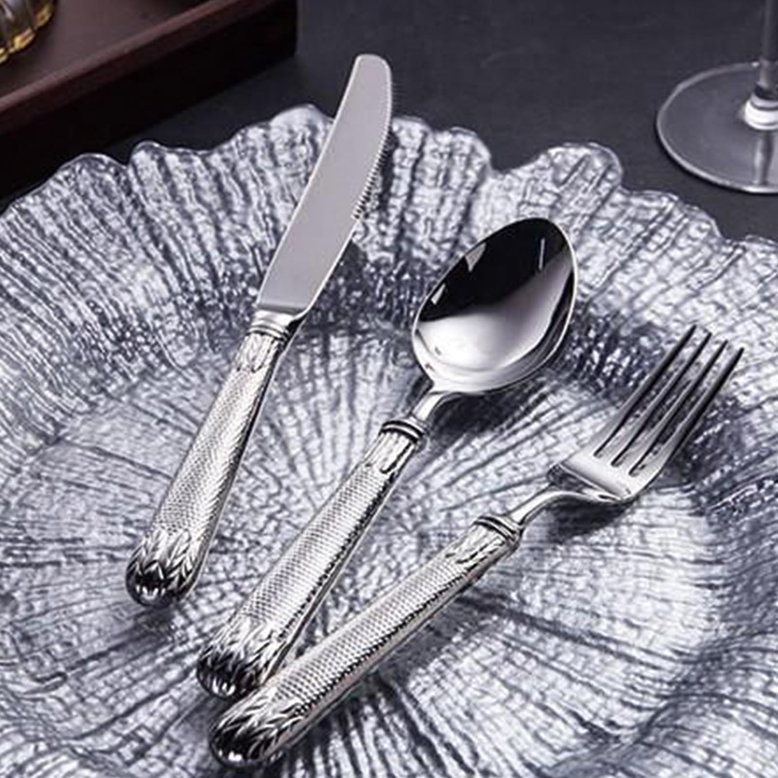 24-Piece Stainless Steel Flatware Set for 6 - Vintage Wheat Ears Embossed Silverware Set with Spoons, Forks & Knives | Dishwasher Safe Kitchen Cutlery | Elegant Dining & Entertaining Tableware (1810 Stainless Steel, Silver)