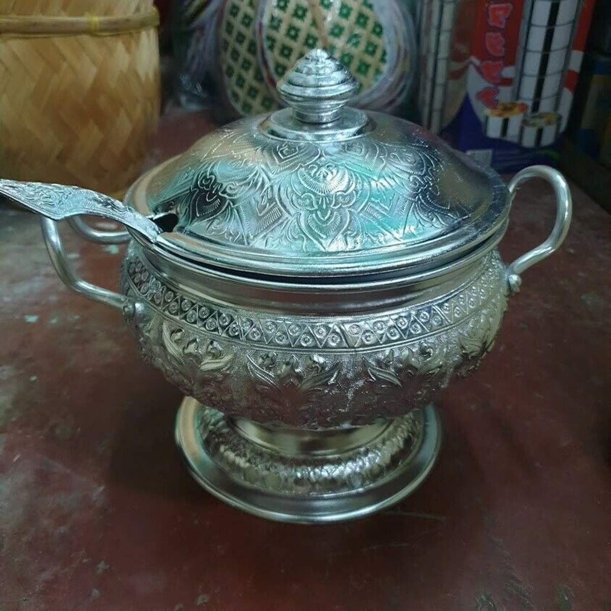 Vintage Aluminum Thai Curry Bowl with Ladle - Traditional Temple Serving Pot for Rice, Soup & Curry - Perfect for Asian Cuisine, Home Dining & Restaurant Use