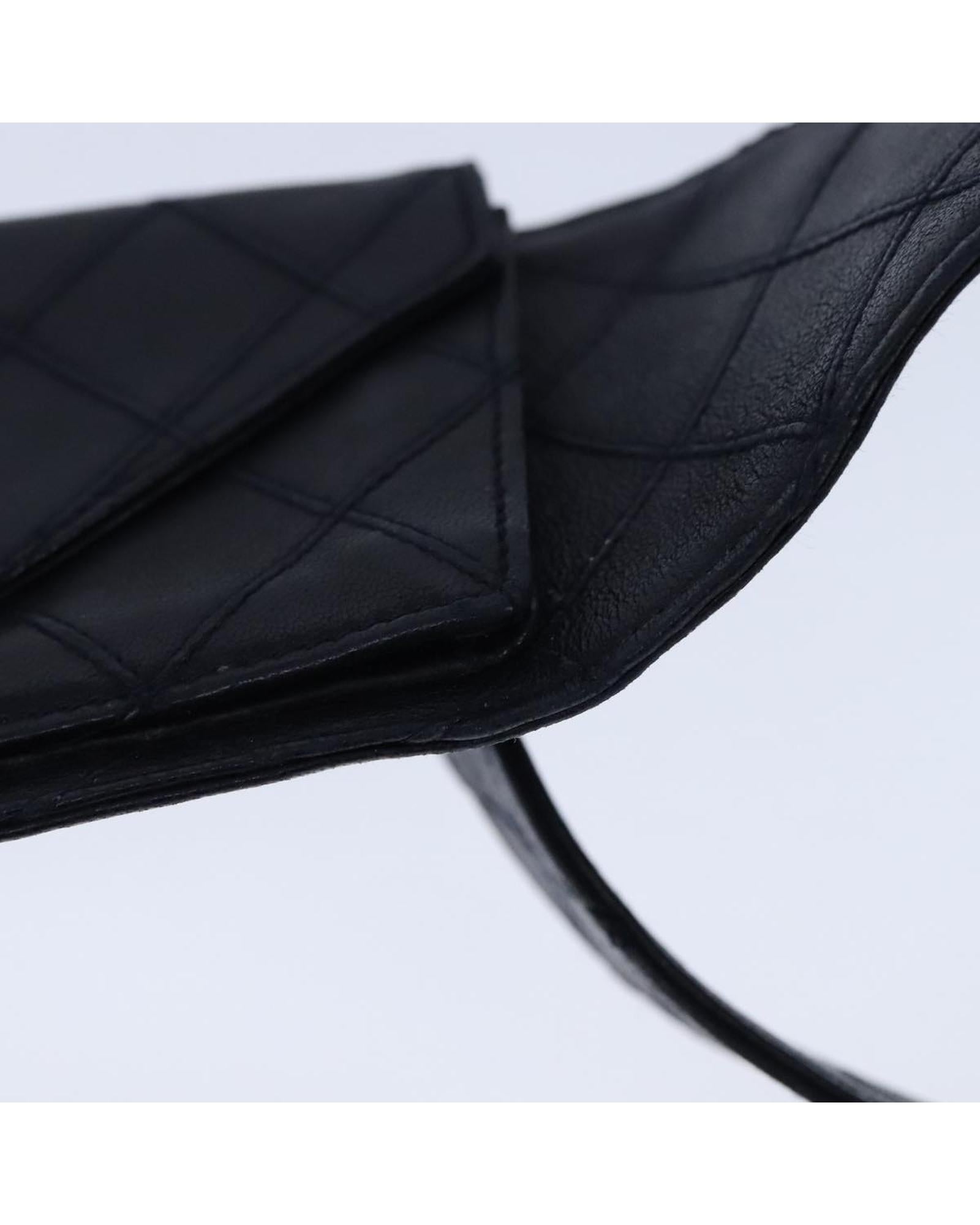 Luxury Bicolor Lambskin Waist Bag with Gold CC Logo - Perfect for Travel, Concerts & Everyday Fashion