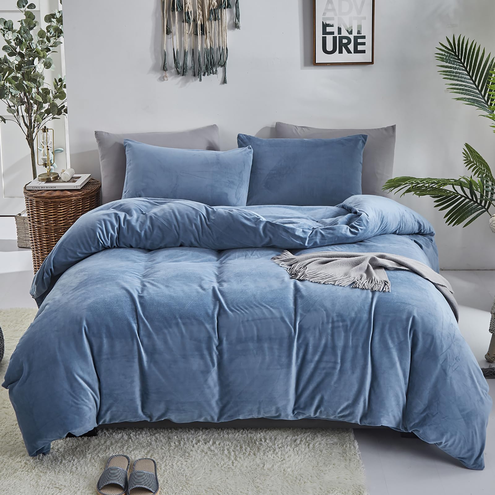 Luxlovery Blue Velvet Comforter Set - Cal King Size, Lake Blue Fluffy Plush Bedding, Warm Flannel & Sherpa Quilted Blanket, Ultra Soft & Cozy for All Seasons - Perfect for Master Bedroom, Guest Room, or Dorm Decor