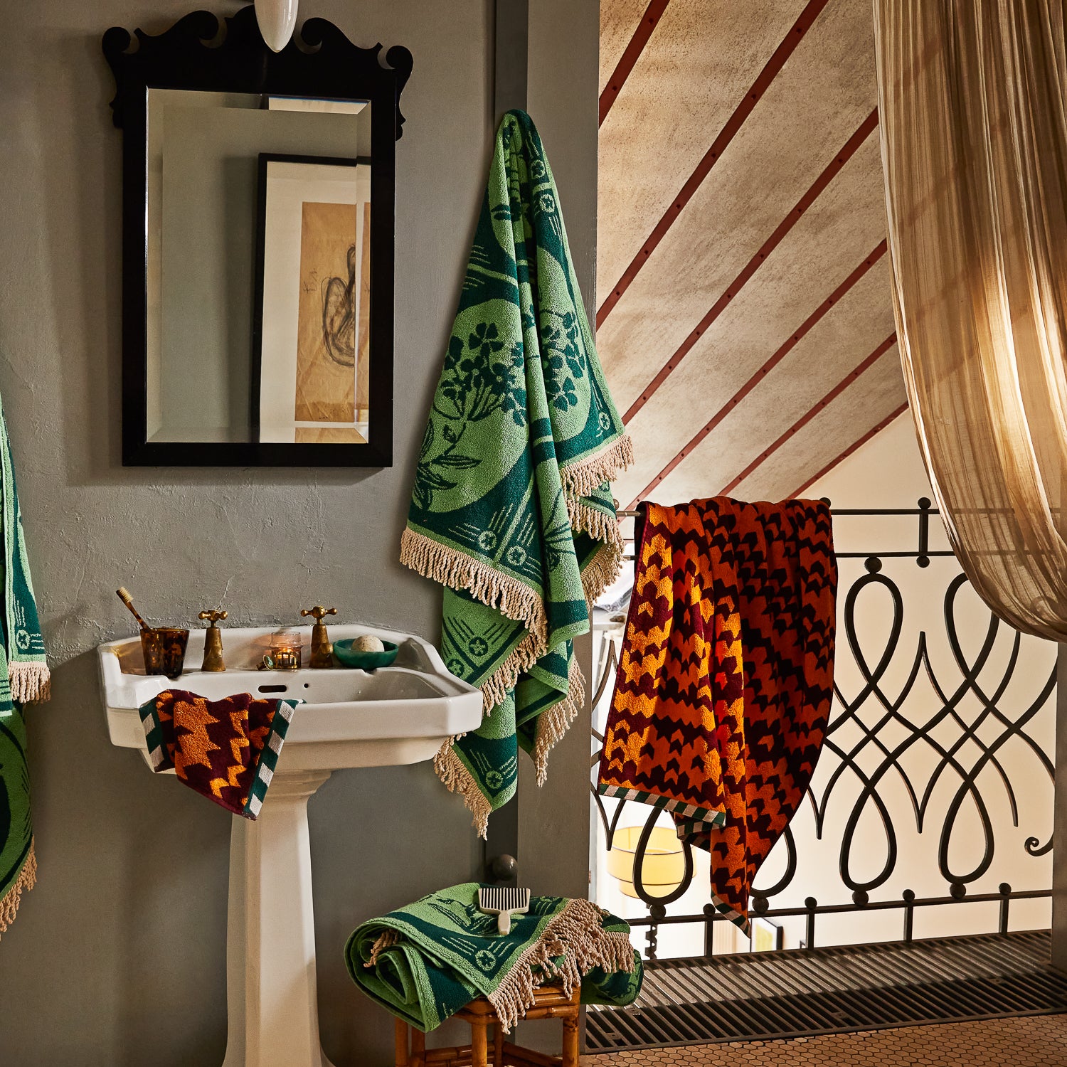 Gigi Bath Sheet - Super Soft & Absorbent Emerald Green Bath Towel for Spa, Pool & Beach - Luxury Bathroom & Home Essentials
