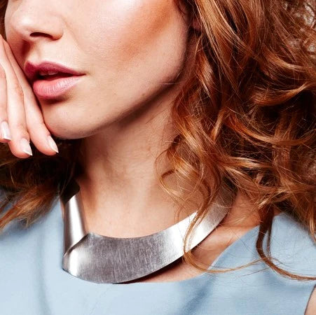 Elegant Twist Choker Necklace for Women - Trendy Adjustable Fashion Jewelry Gift for Parties, Date Nights & Special Occasions