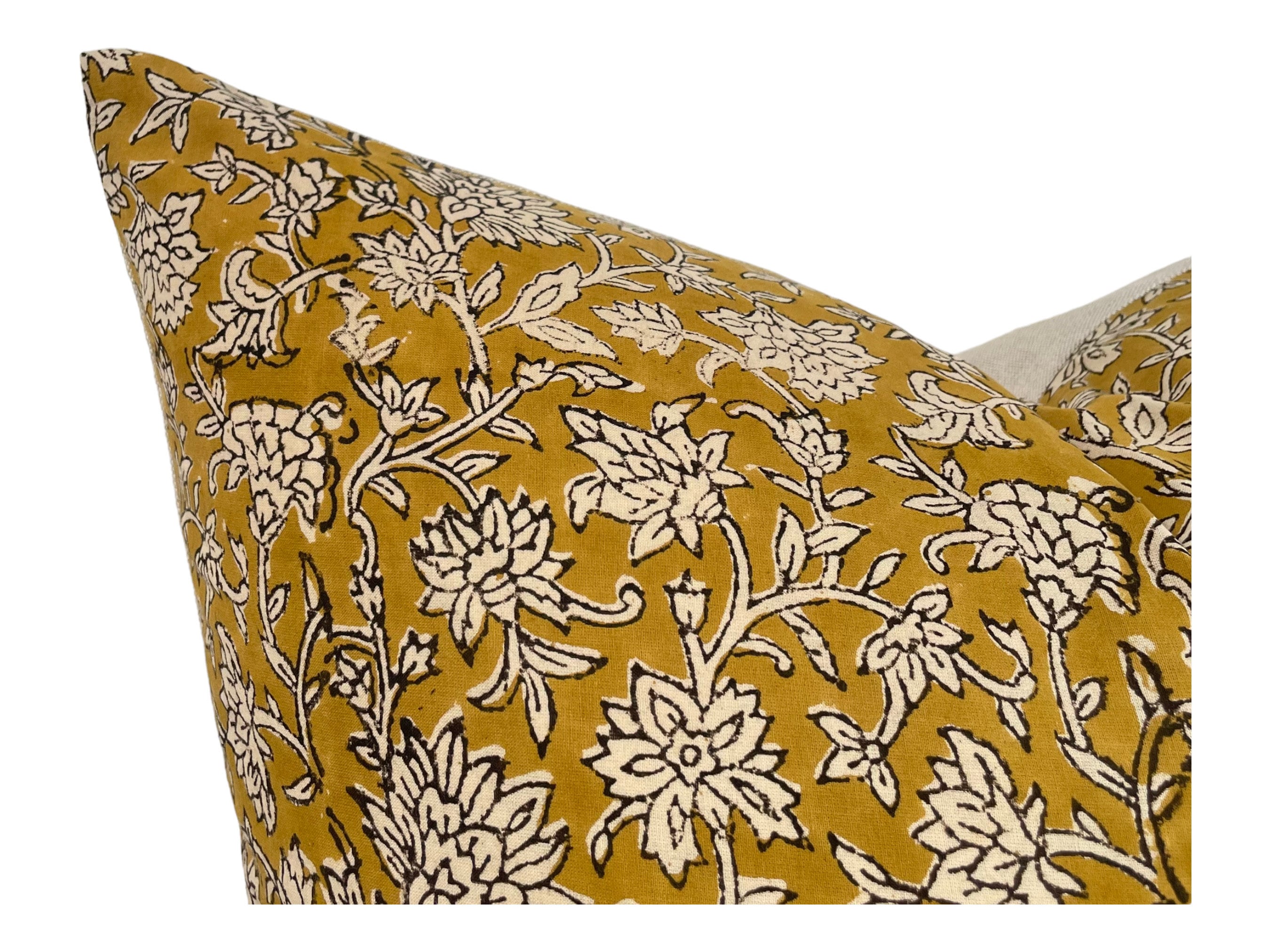 Stylish Sonoma Floral Pillow Cover - Decorative Home Accent for Living Room, Bedroom & Sofa