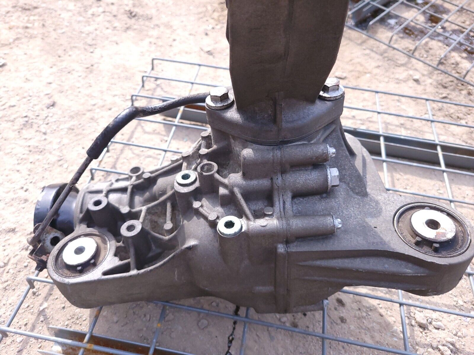 2006-2011 Mercedes ML500 Front Differential Carrier OEM Replacement Part - Perfect for Off-Roading & Performance Upgrades