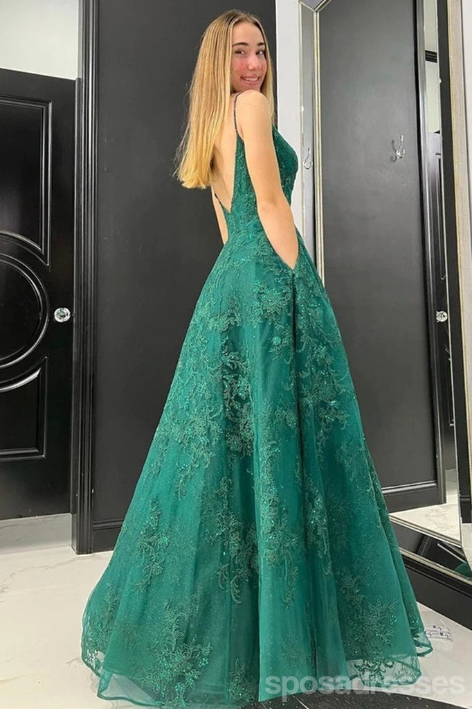 Emerald Green A-Line Spaghetti Strap V-Neck Long Prom Dress for Women - Elegant Formal Gown for Homecoming, Evening Party & Special Occasions