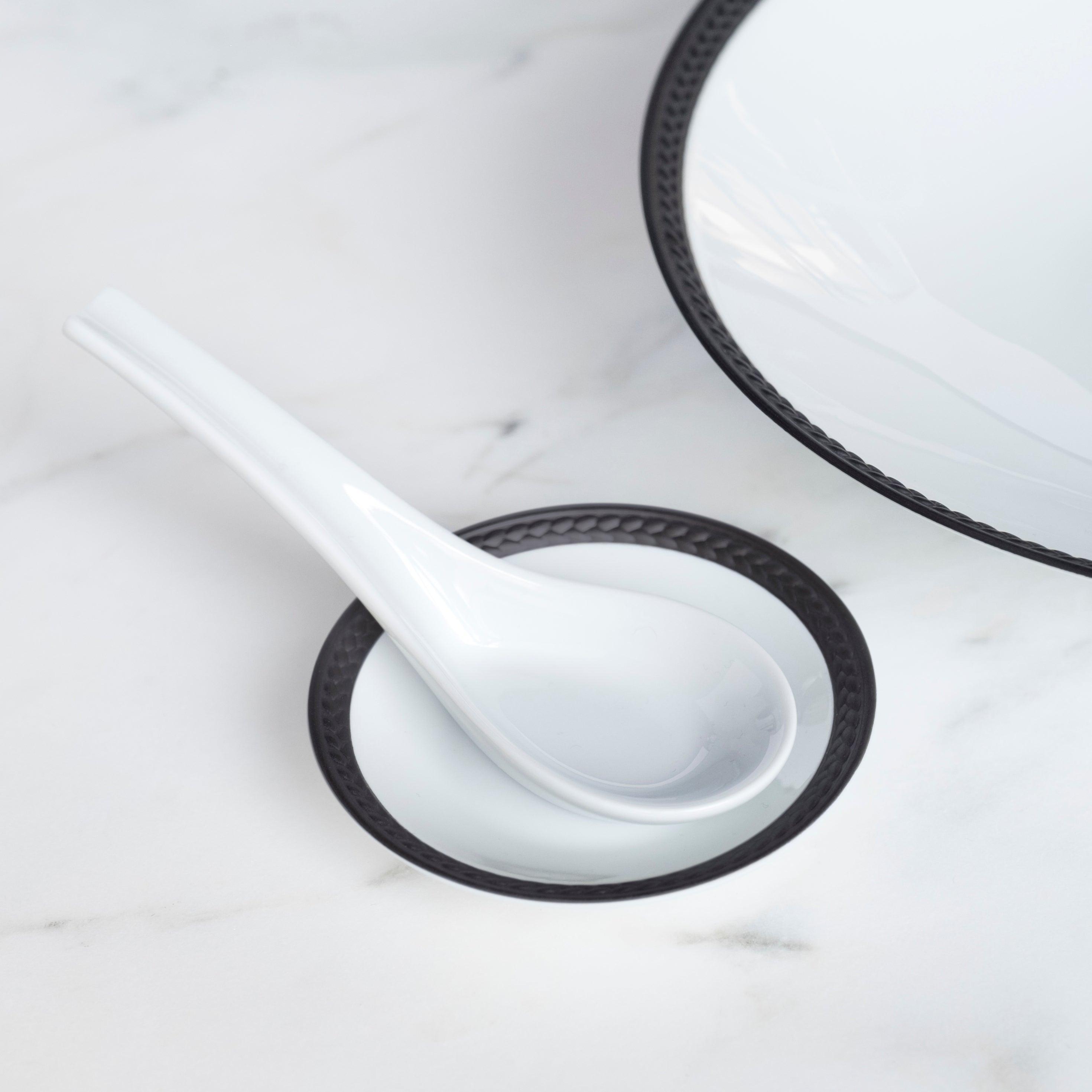 Premium Chinese Porcelain Spoon - Elegant White Ceramic Soup Spoon for Asian Cuisine, Perfect for Ramen, Pho, and Hot Pot Dining