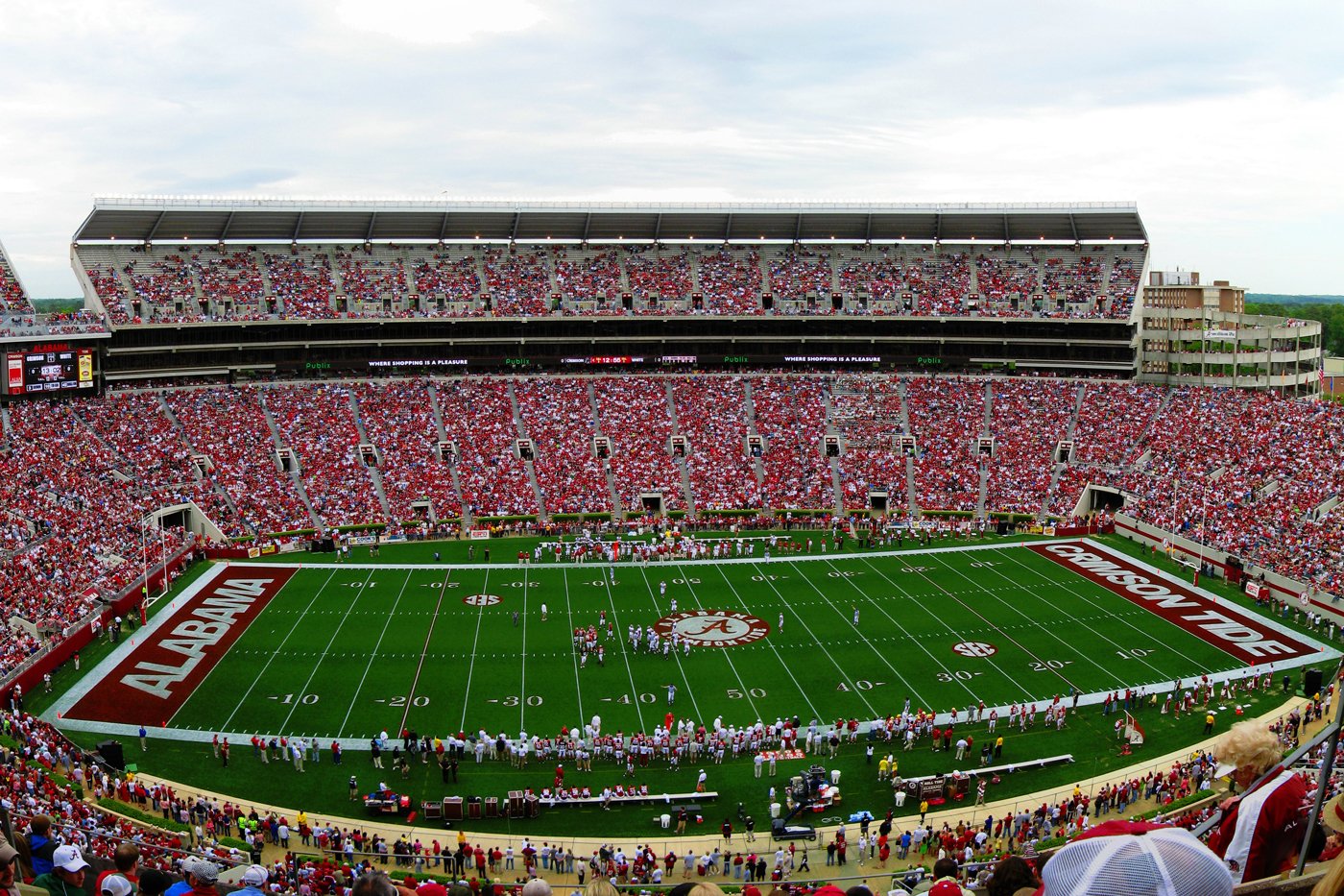 Alabama Crimson Tide Bryant-Denny Stadium 36x24 Inch Gallery Wrapped Canvas Wall Art - Perfect for Game Room, Sports Bar & College Football Fan Decor