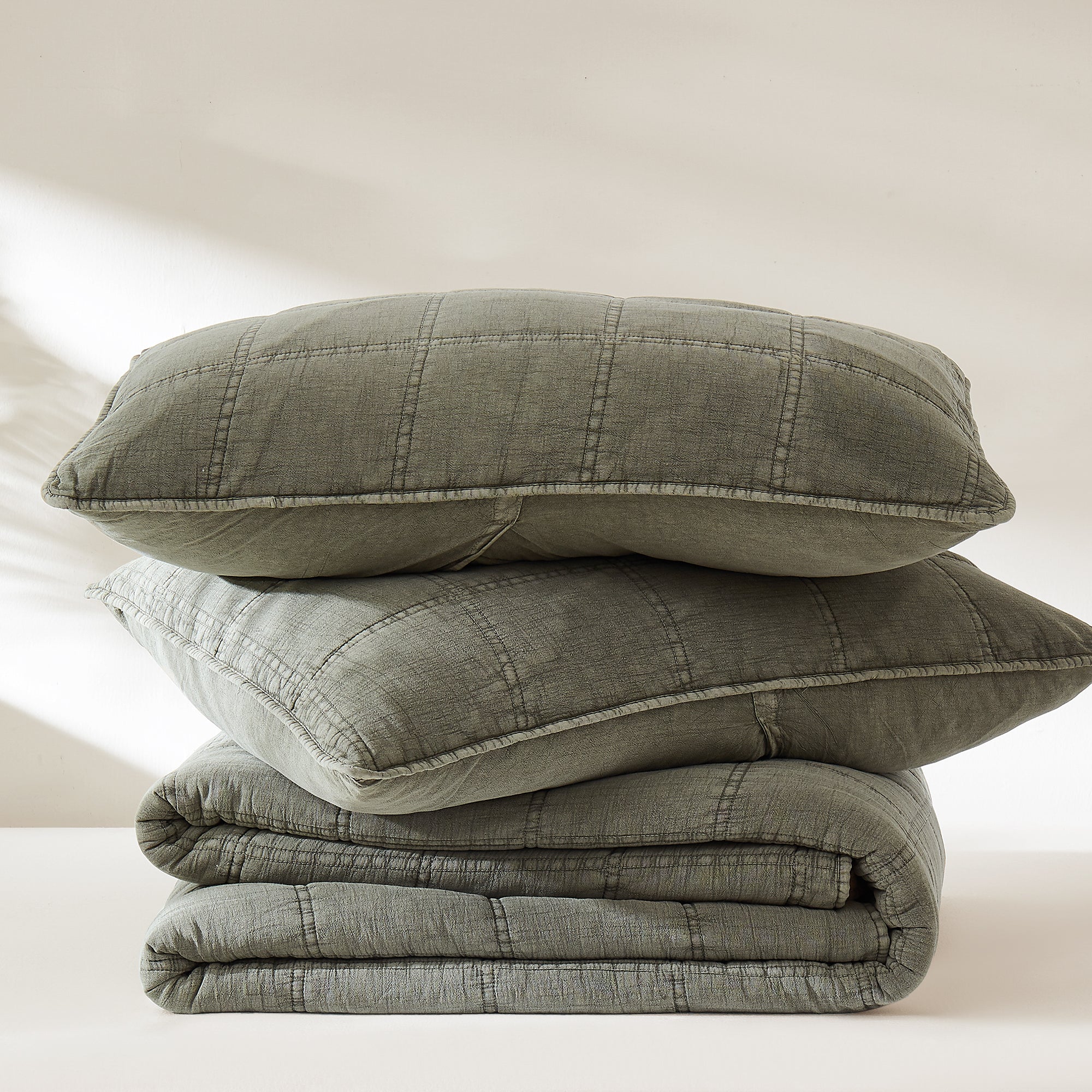 Logan Stone Washed Cotton Quilt Set - 3 Piece Bedding Set with Pillow Shams | Soft & Breathable Comforter for All Seasons | Perfect for Master Bedroom, Guest Room & Dorm Decor