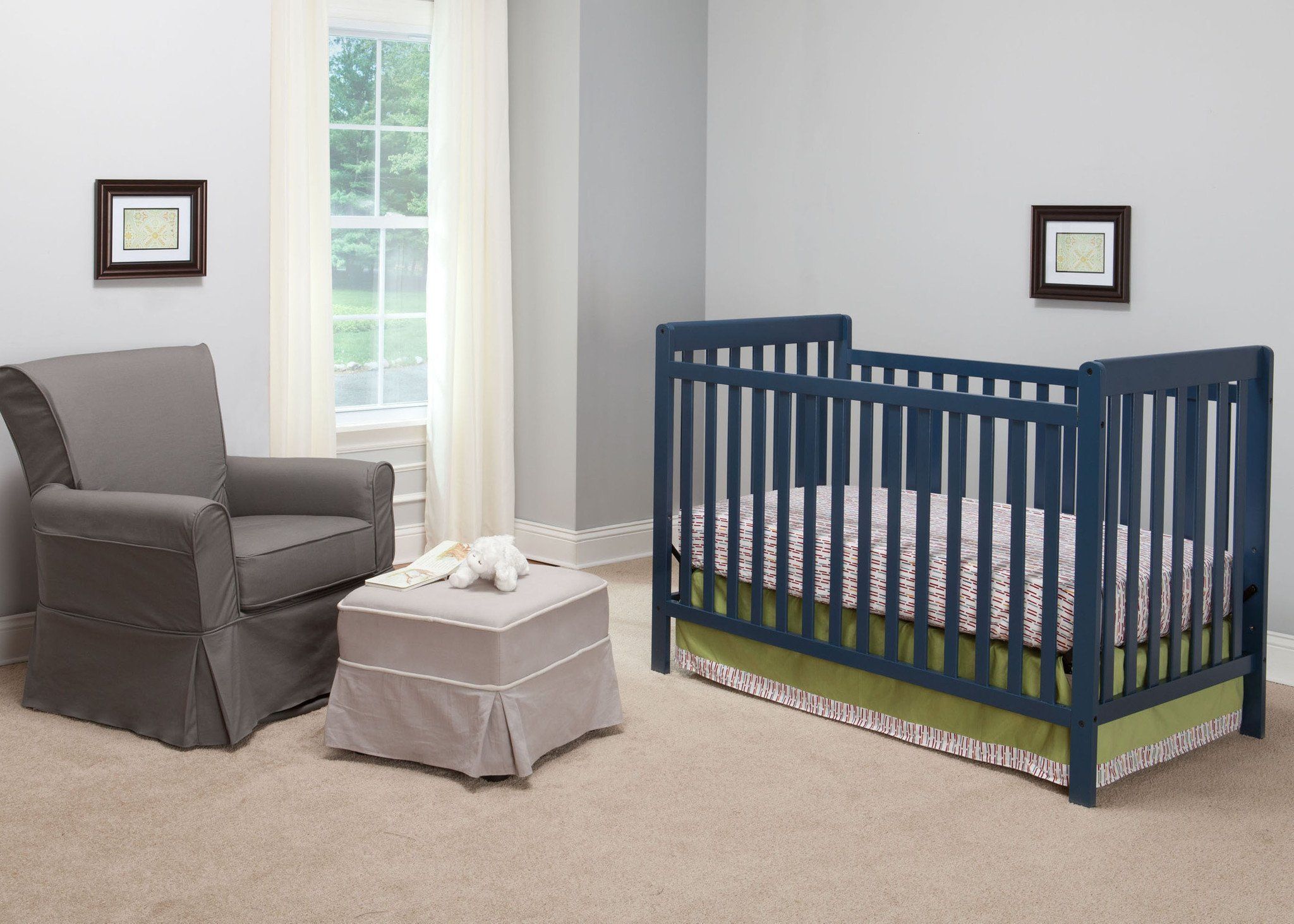 3-in-1 Convertible Baby Crib with Adjustable Height - Toddler Bed & Daybed - Perfect for Nursery, Bedroom & Small Spaces