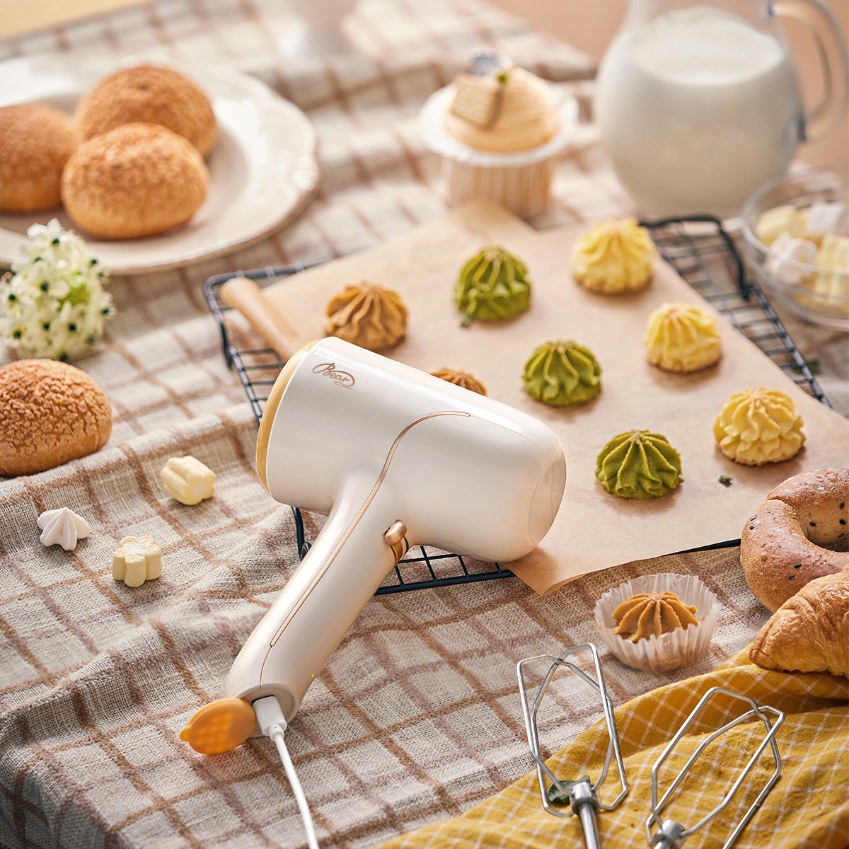 Bear WEM 121CW Electric Hand Mixer - 5 Speed Wireless Handheld Beater with Stainless Steel Whisks for Baking, Cooking & Whipping - Perfect for Cakes, Cookies, Cream & Egg Whites