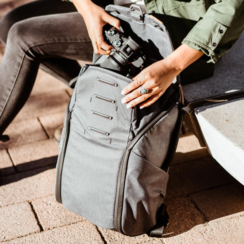 Peak Design Everyday Backpack V3 30L - Waterproof Camera Bag & Laptop Backpack with Tablet Sleeve - Durable Travel Backpack for Photographers & Commuters - BEDB-30-CH-3 (Charcoal) - Perfect for Urban Adventures, Work Commutes & Outdoor Photography