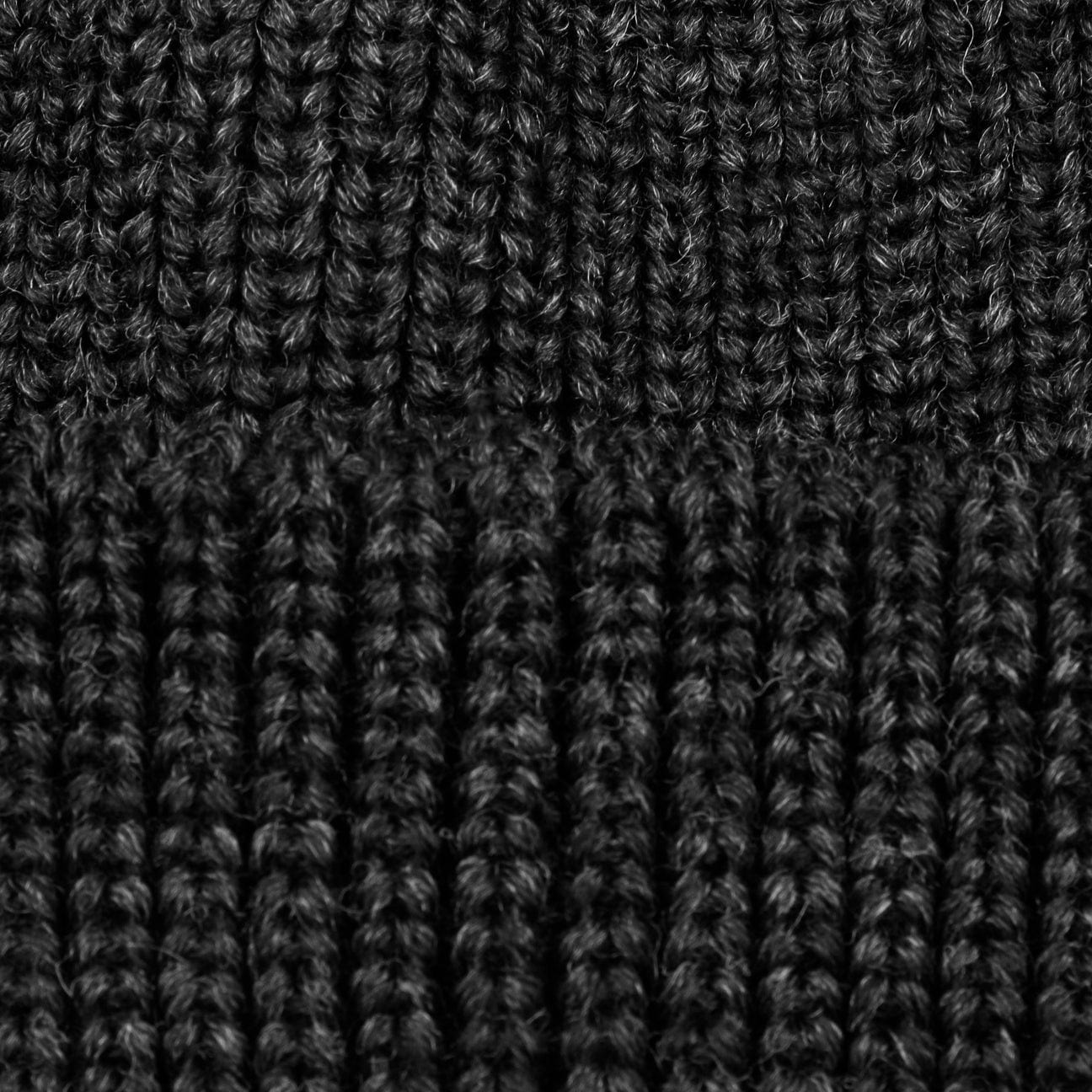 Lierys Knit Bobble Hat - Warm Winter Beanie for Men & Women - Cozy Cable Knit Pom Pom Hat for Cold Weather - Perfect for Skiing, Snowboarding & Outdoor Activities