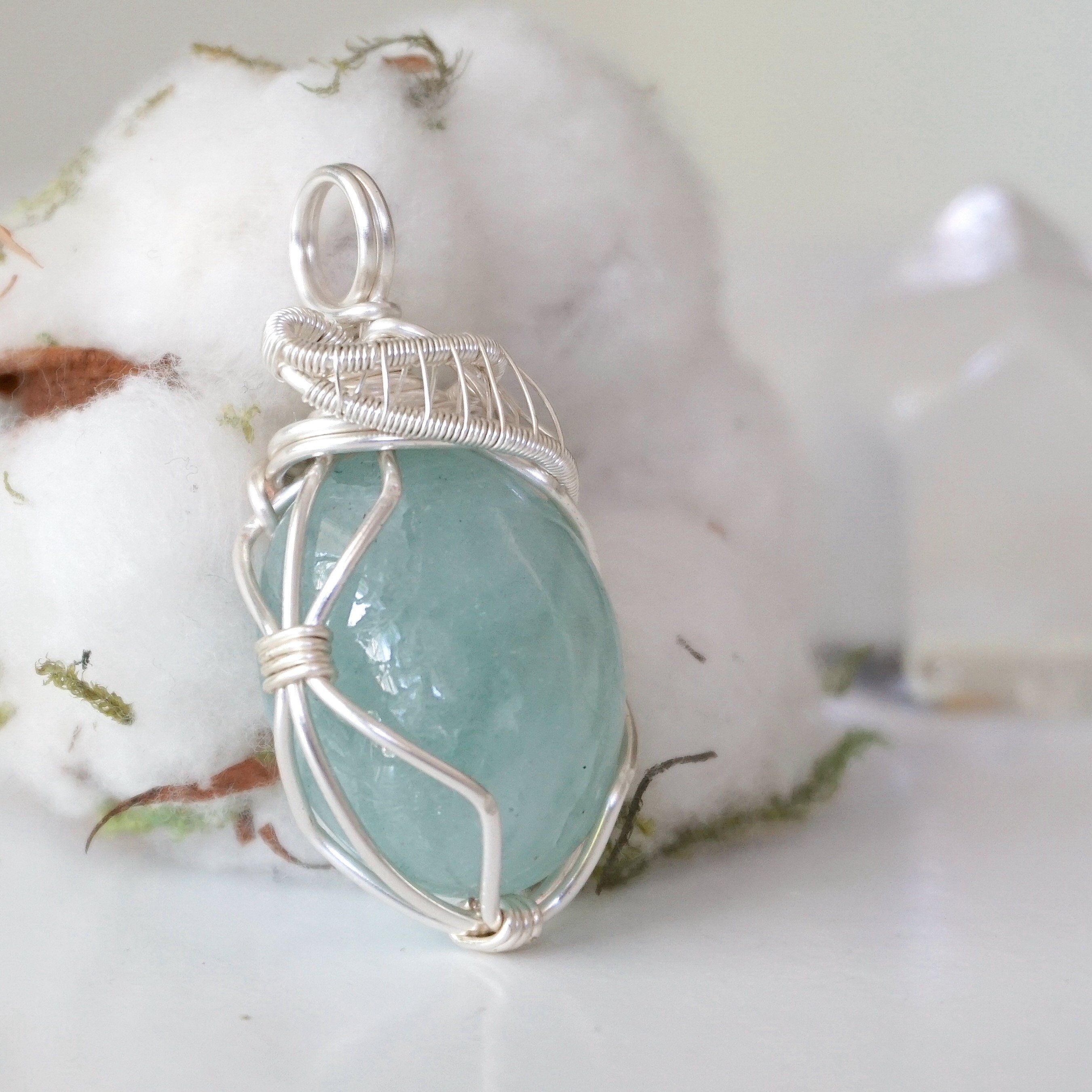 Raw Aquamarine Pendant Necklace - Sterling Silver Plated Jewelry for Women, Elegant Healing Crystal Gift for Birthday, Wedding & Spiritual Healing