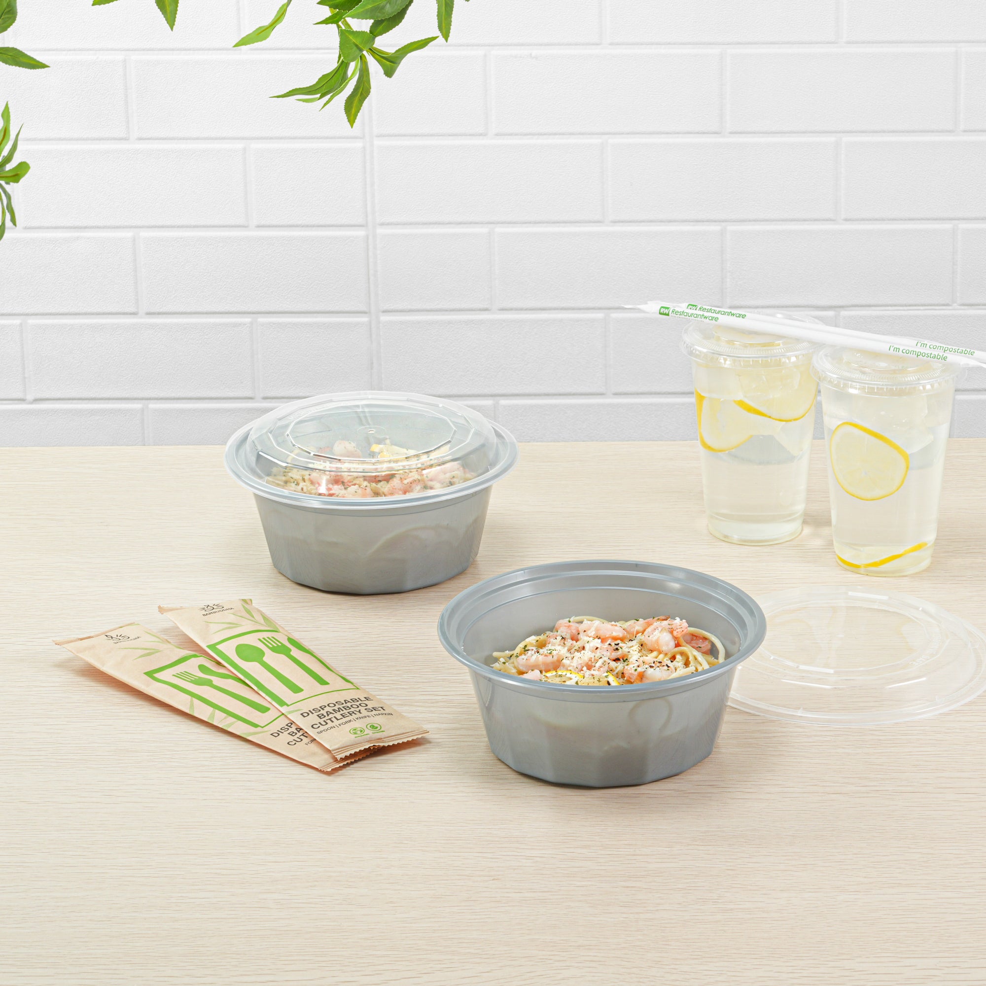 32 oz Round Silver Plastic Food Storage Containers with Clear Lids - Microwave Safe, Reusable To-Go Boxes (7.25