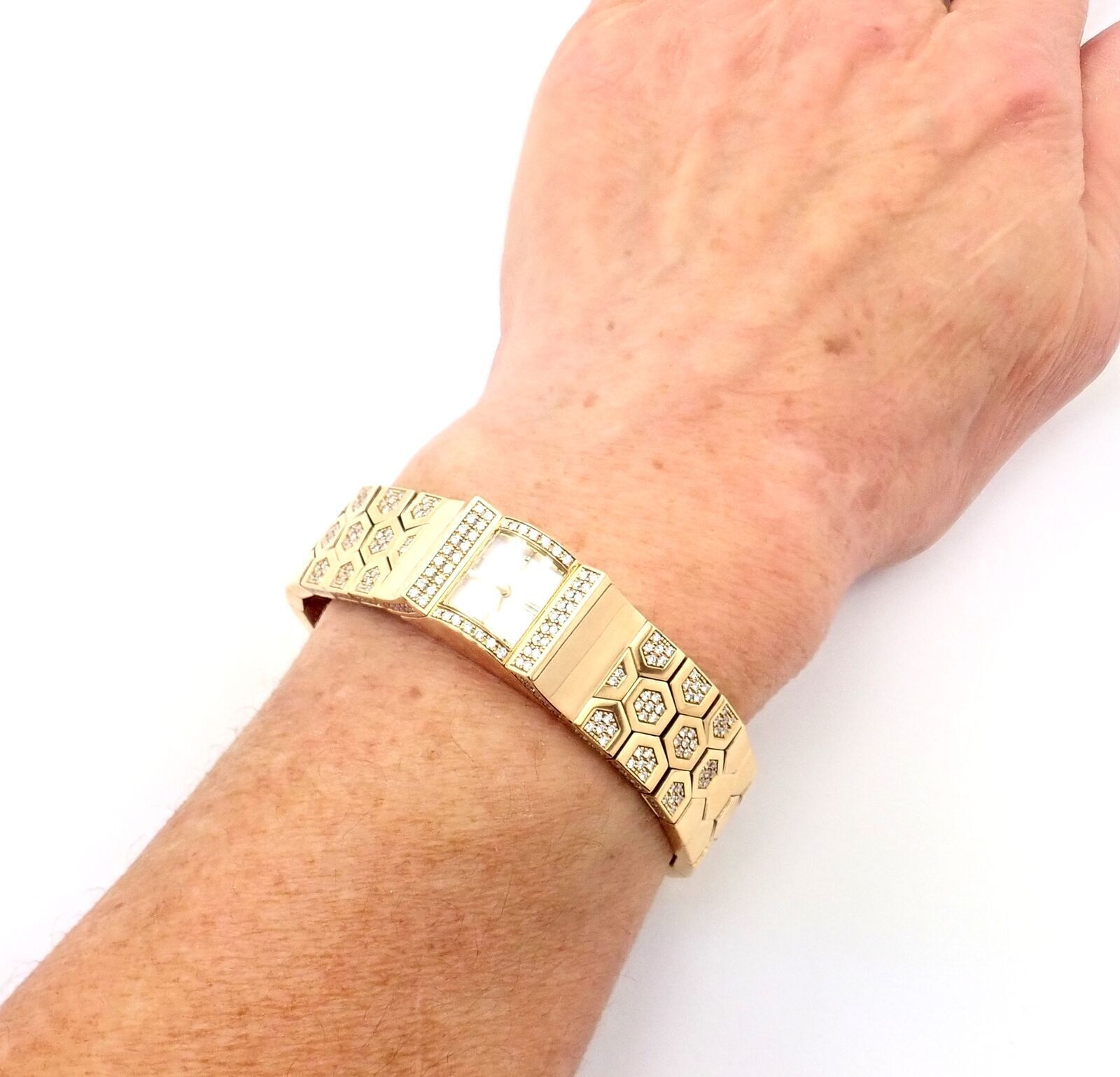 Authentic Van Cleef & Arpels Ludo Swann 18k Yellow Gold Diamond Watch - Luxury Swiss Timepiece for Women - Perfect for Formal Events & Special Occasions