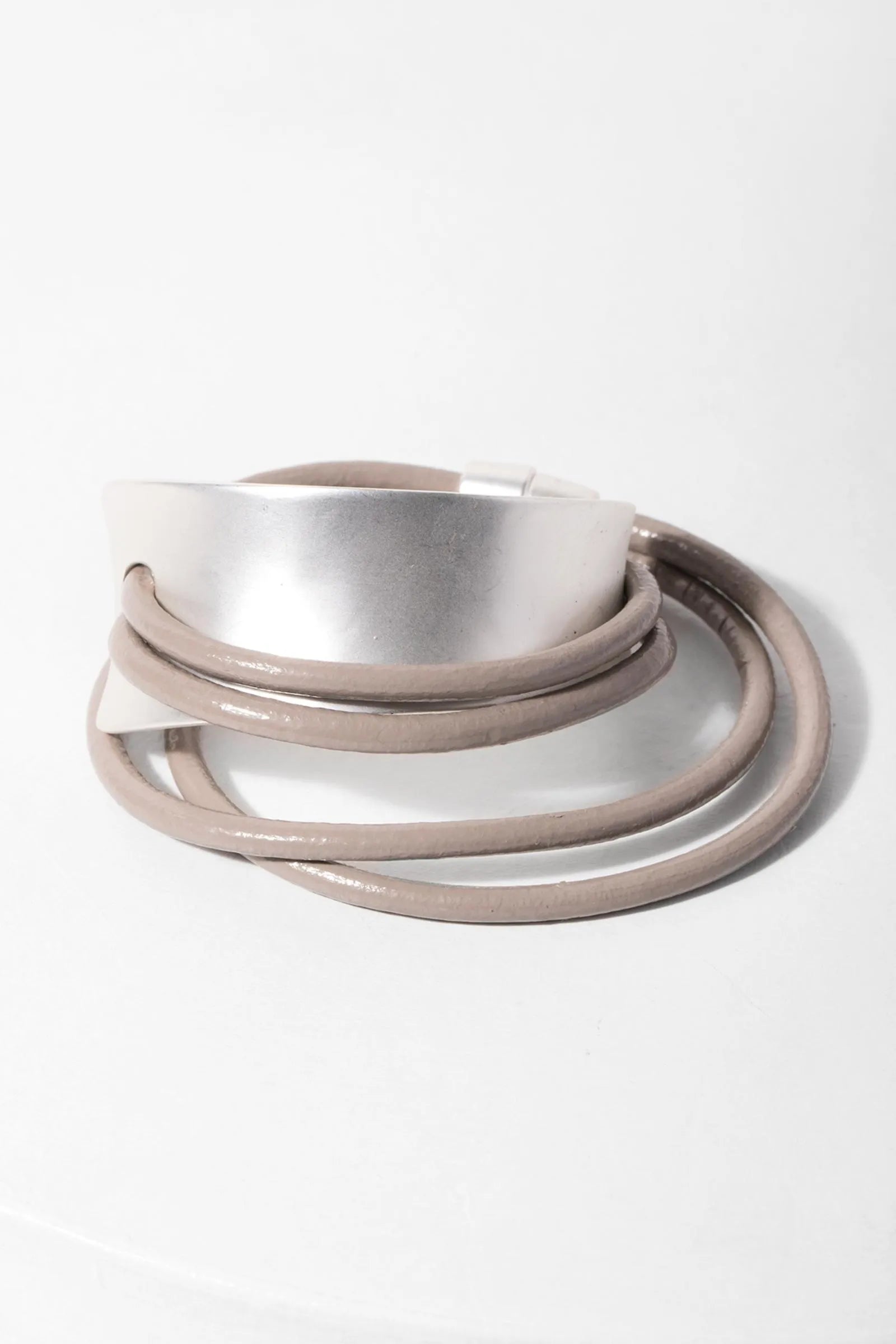 Swish Genuine Leather Bracelet for Men & Women - Stylish & Durable Handmade Leather Wristband - Perfect for Casual Wear, Gifts & Everyday Fashion Accessories