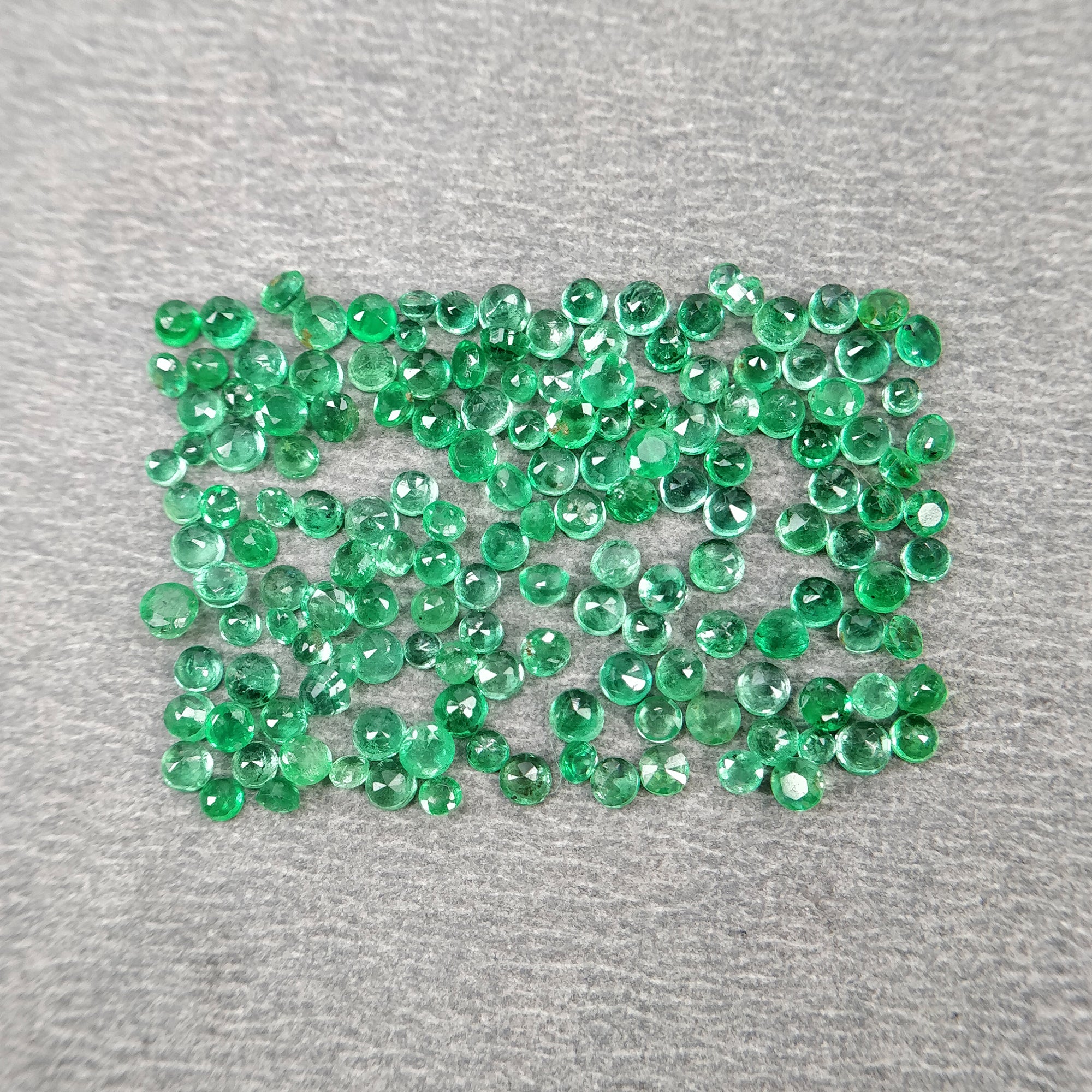 5.00cts Natural Untreated Green Emerald Gemstone - Round Cut 1.5mm-2mm for Jewelry Making, Engagement Rings & Luxury Gifts