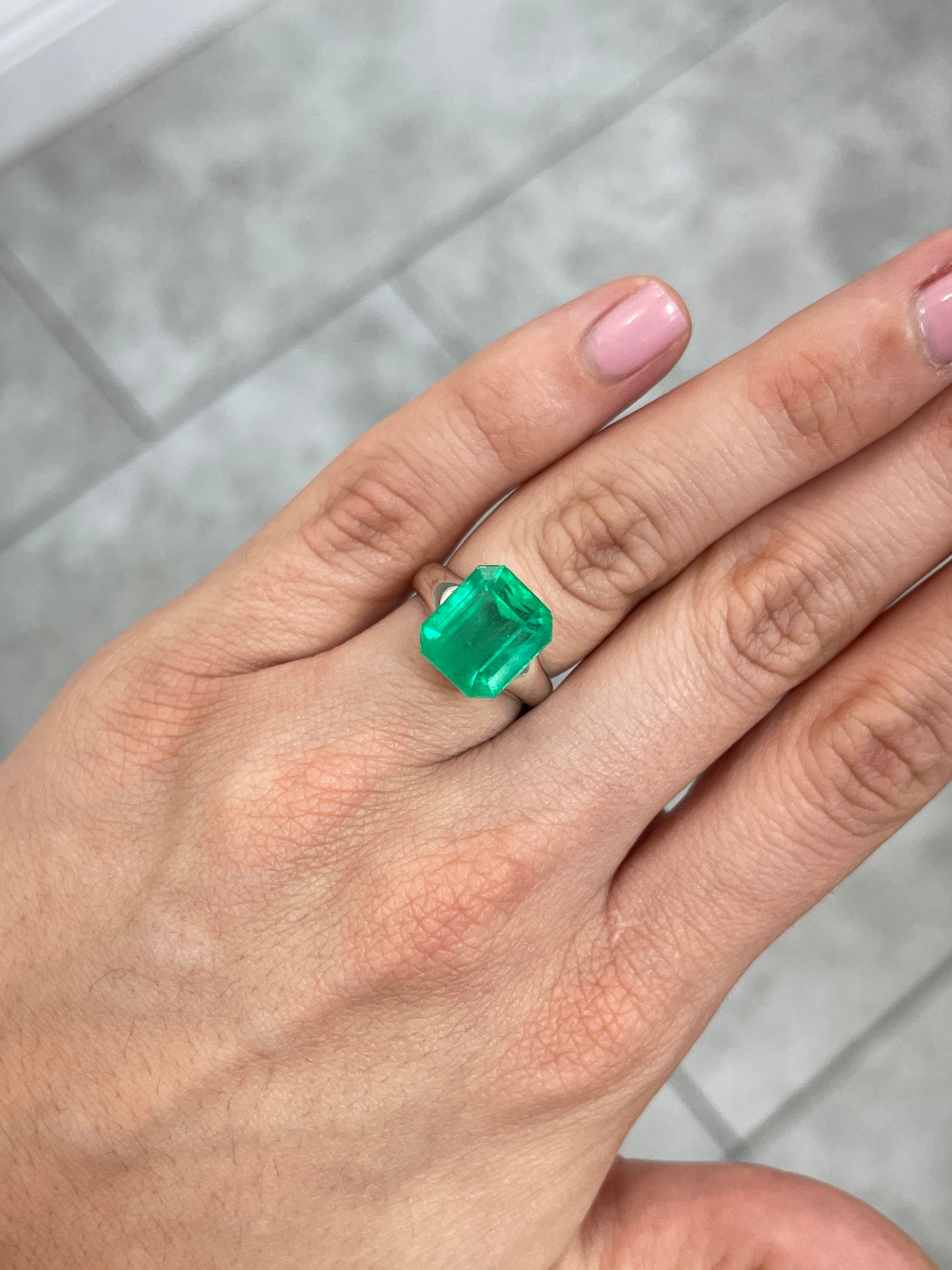 8.98 Carat 13x11mm Vivid Green Loose Colombian Emerald Gemstone - Emerald Cut for Jewelry Making, Engagement Rings & Luxury Gifts