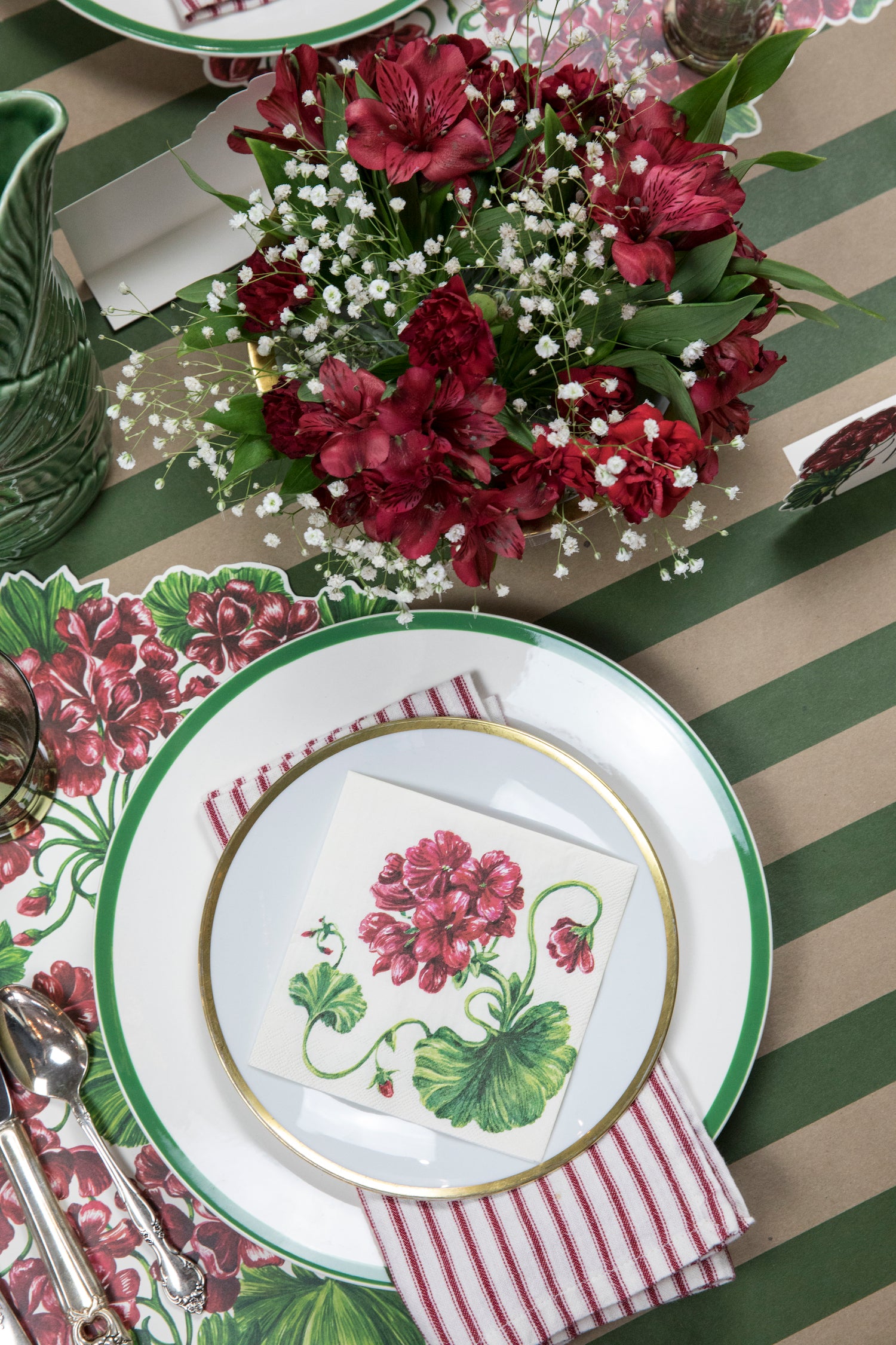 Premium Die-Cut Geranium Placemats Set of 4 - Waterproof Table Mats for Dining, Kitchen, or Outdoor Use - Floral Design Home Decor for Parties & Everyday Meals